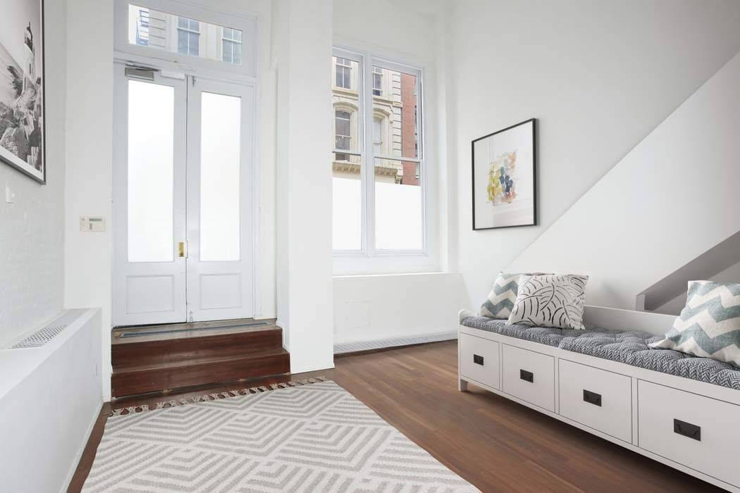 Create and thrive in this triplex maisonette, set in an historic loft building at White Street and Cortlandt Alley.