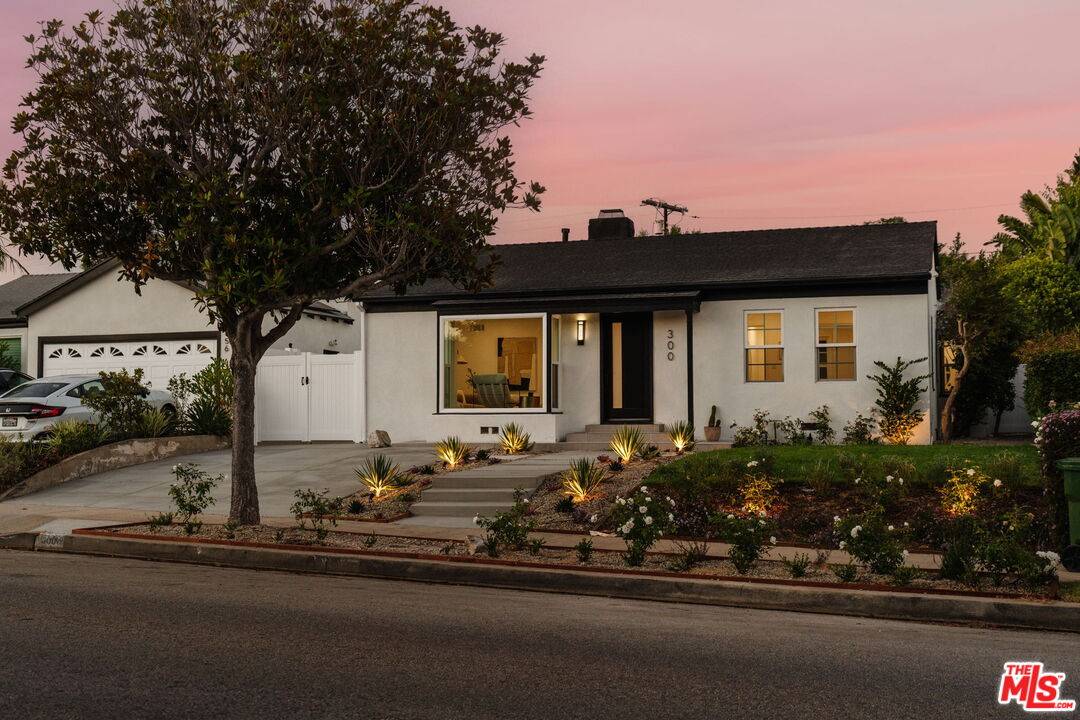 300  S Kenter Ave 3BR Brentwood La