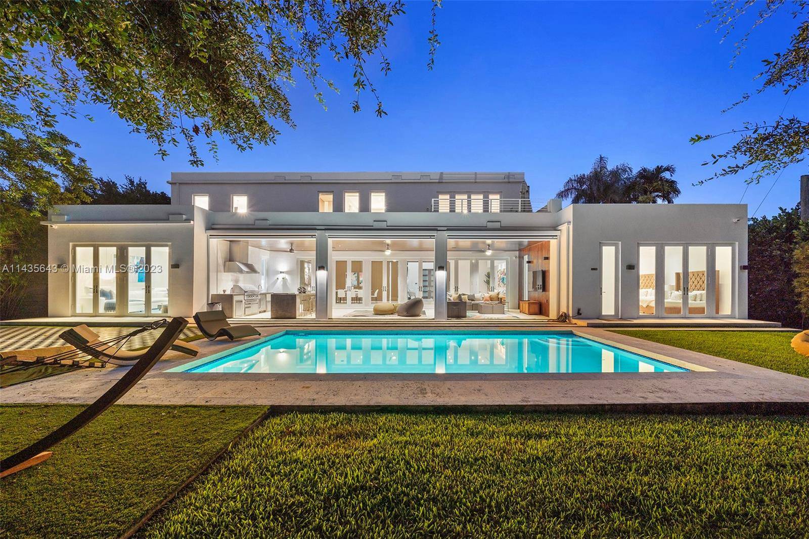 Welcome to Villa Amani ! A sprawling modern home with room for a large family or group.