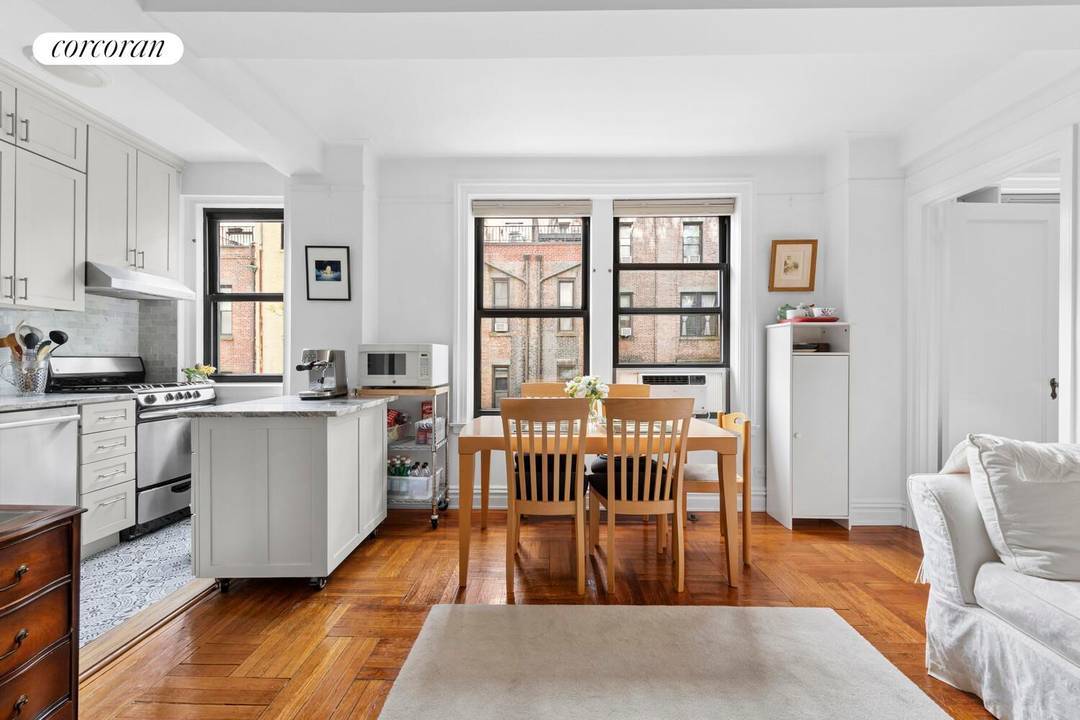 Welcome to 3G at 107 West 86th Street, a perfect blend of pre war elegance and modern convenience in move in condition.