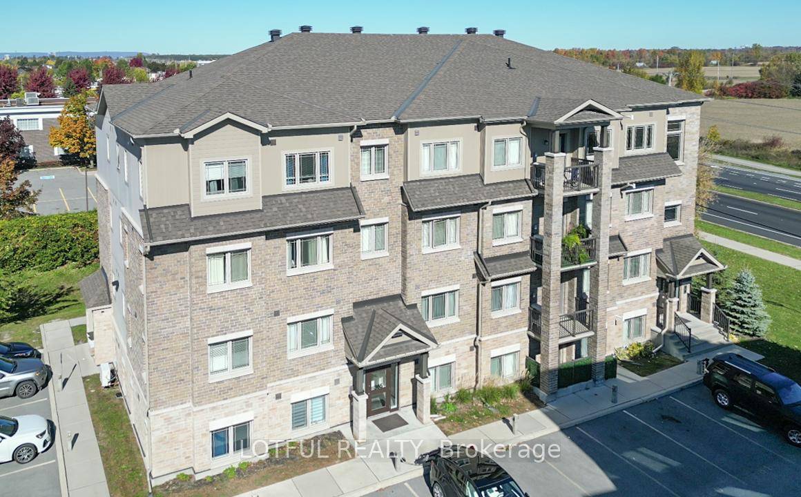 This beautiful bright amp ; spacious 1200 sq ft Condo w 3 Bedrooms, 2 Baths in the Prime Location of Barrhaven.