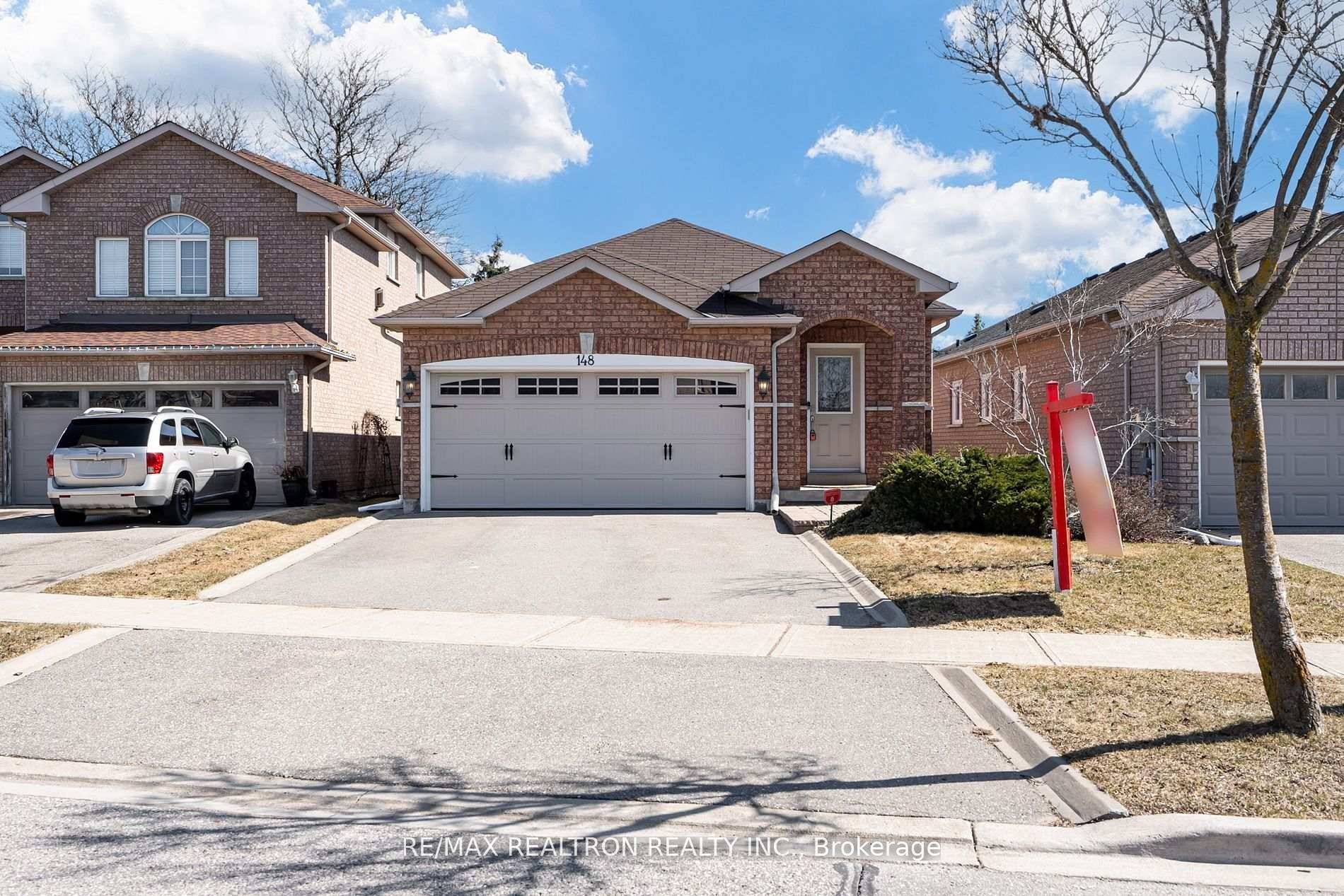 ... Elegance Bungalow... Come And Fall In Love With This Beautiful Place, Appx 2500Sqft of Total Luxury Living, Well Maintained 3 Bedrooms In The Heart of Maple.