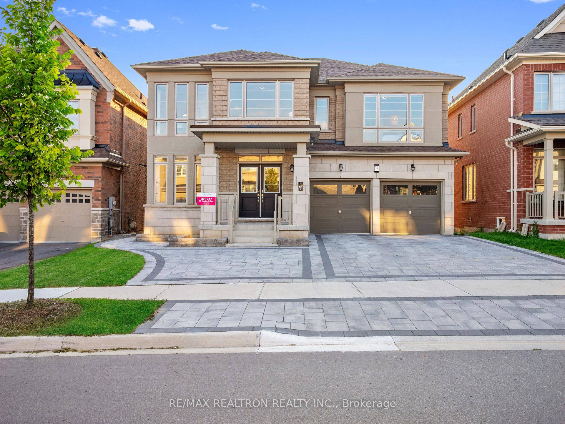 The Perfect Luxury 4 2 Bedroom Detached Home 3 Years New Lakeviews Winchester Model W 3300 Sqft Above Grade Beautifully Upgraded W Custom High End Finishes All Brick amp ; ...