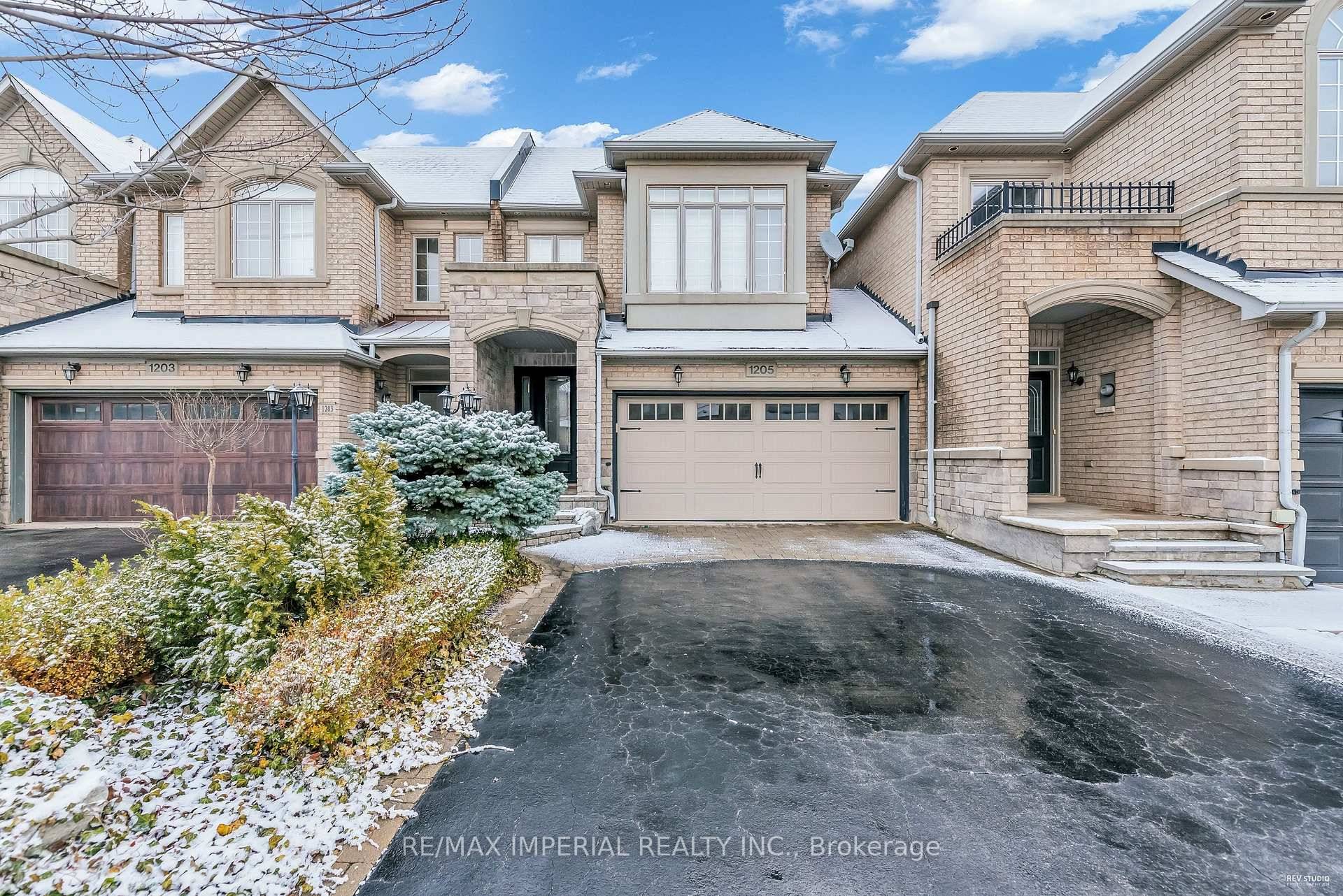 WORK PERMIT WELCOME Stunning Executive Clean Home In Joshua Creek.