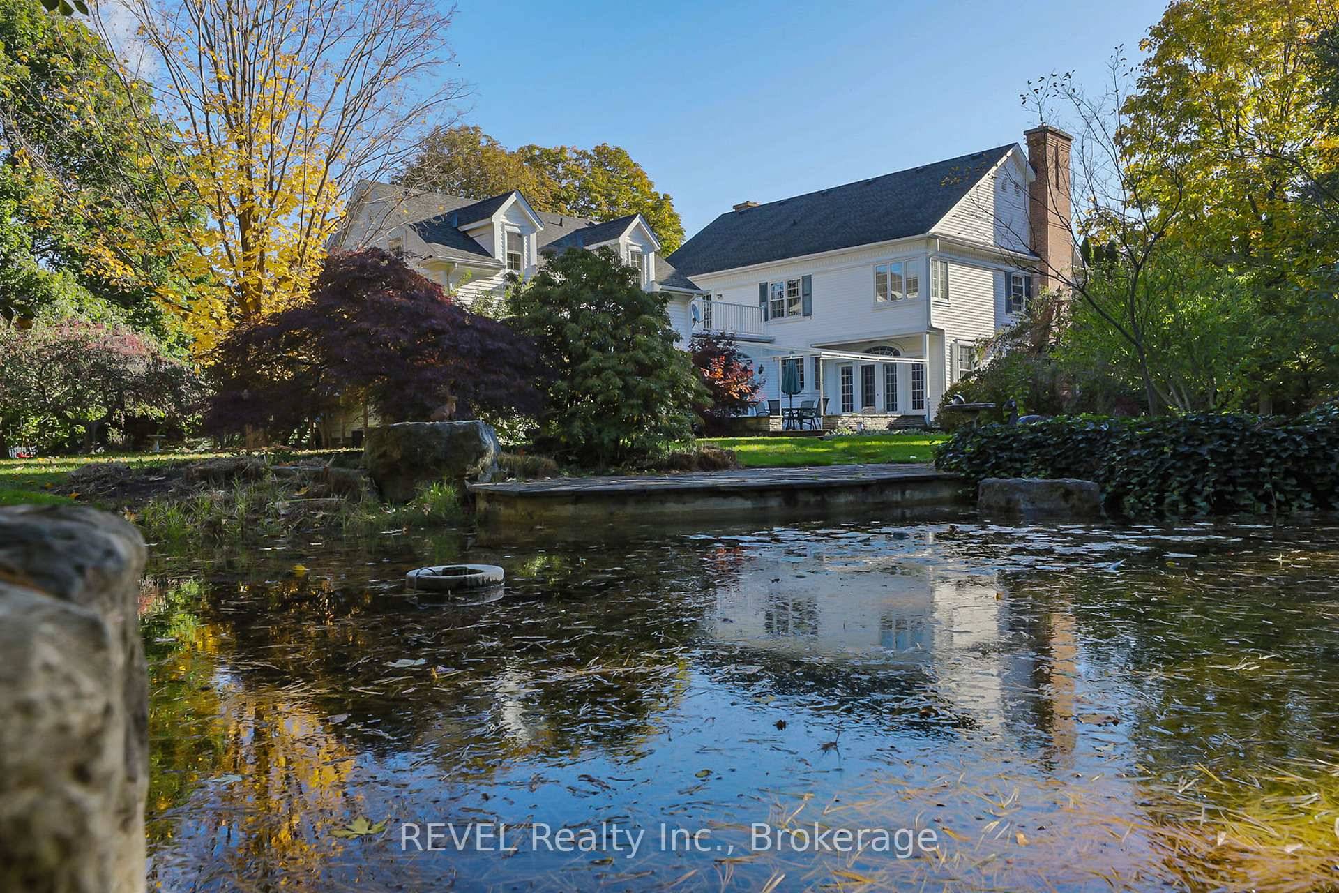 Welcome to 411 Victoria Street a rare opportunity to lease a private, beautifully maintained main residence in one of Niagara on the Lakes most sought after neighbourhoods.