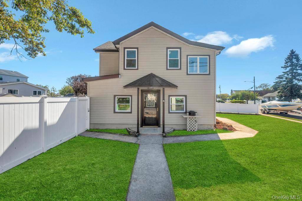 Beautifully Updated Colonial in Lindenhurst !