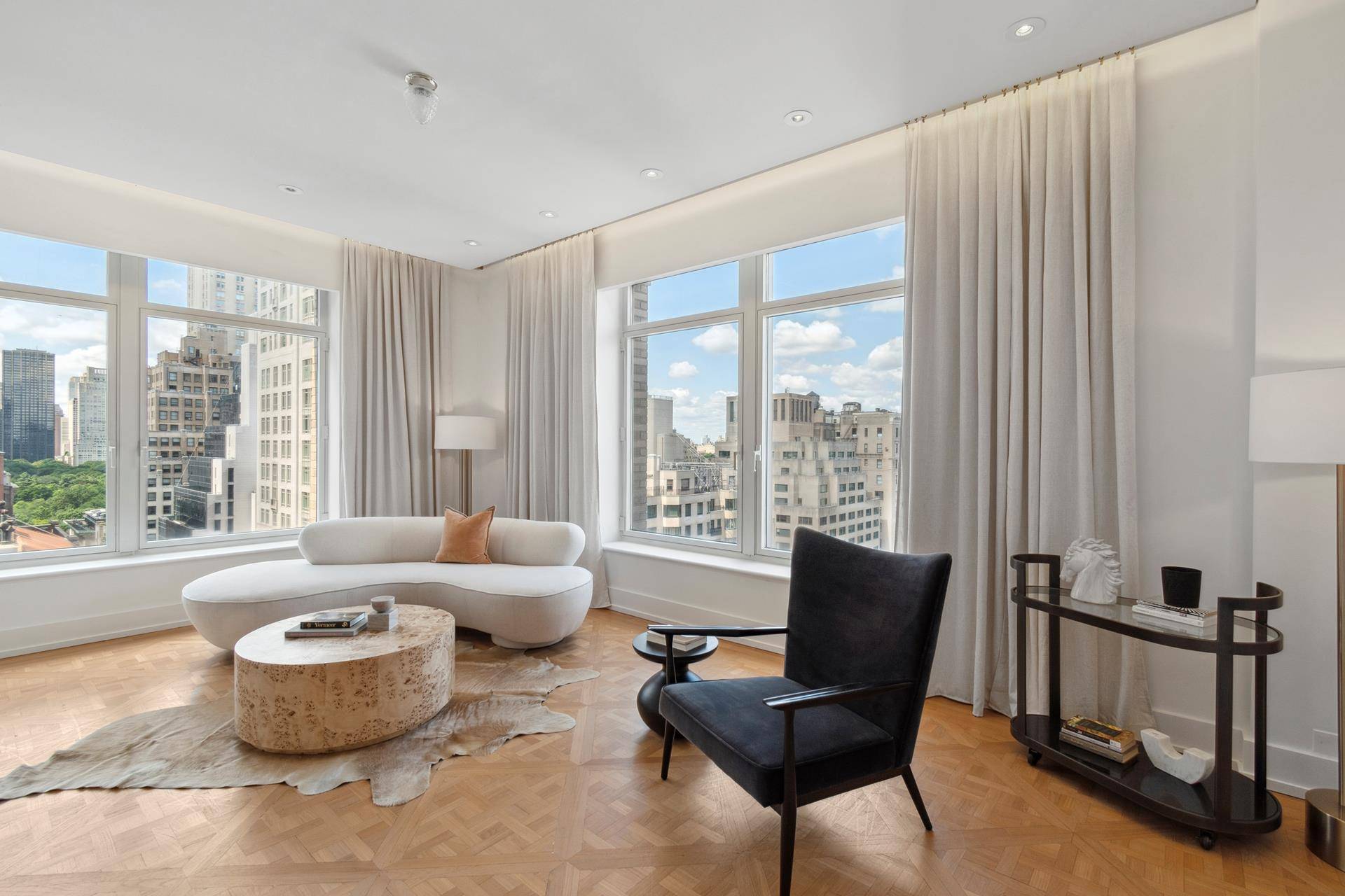Renovated high floor condominium residence spanning 3, 257 sq.