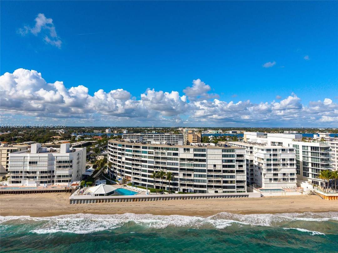 Experience refined coastal living in this turnkey 2 bedroom oceanfront residence on the 9th floor, offering breathtaking ocean views by day and stunning city lights by night.