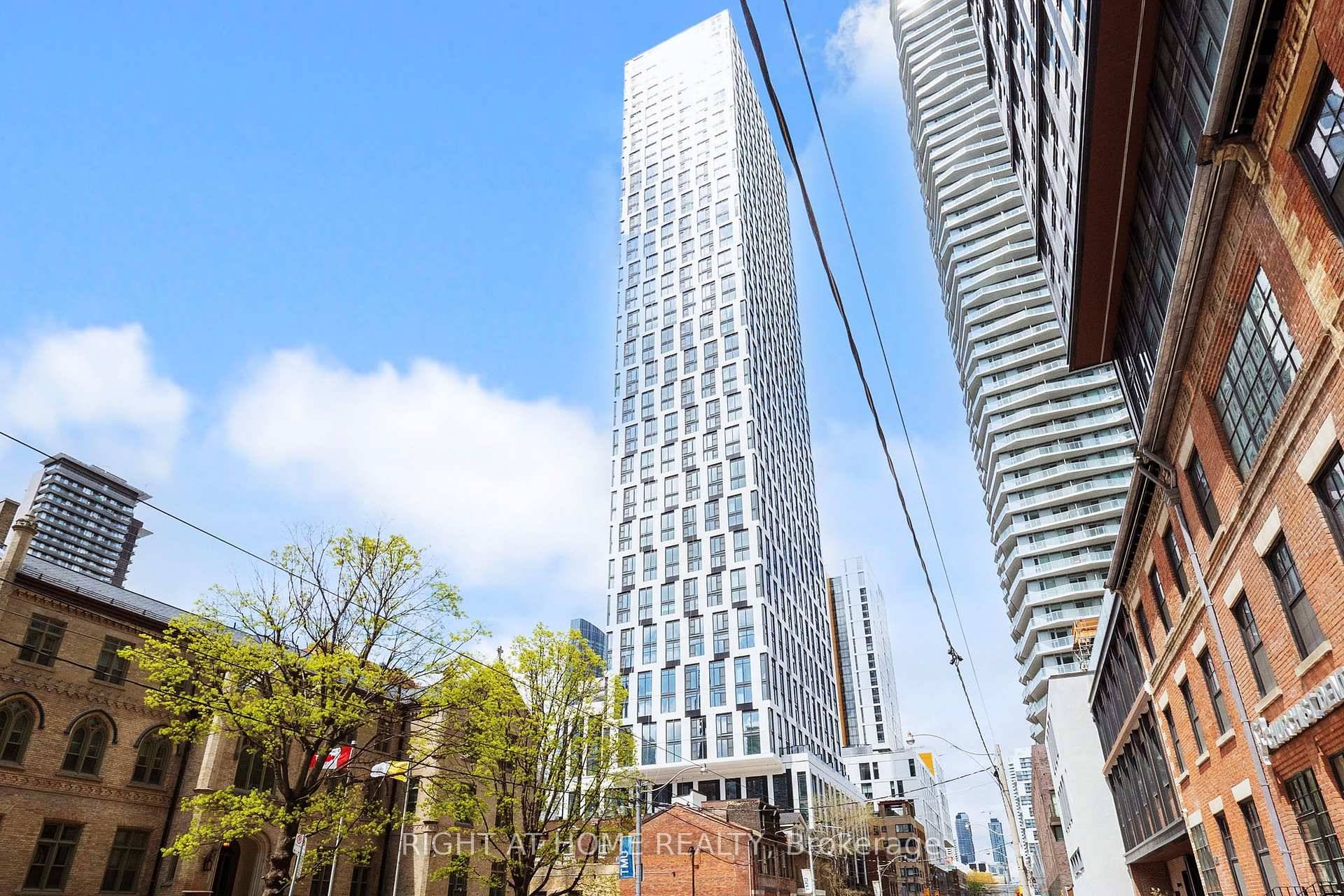 Brand NEW, never lived in 1 bdrm open concept unit with floor to ceiling windows amp ; Gorgeous Downtown skyline views !