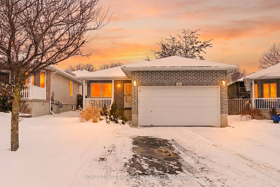 Welcome home to this well appointed 2 1 bedroom 2 Bathroom bungalow located on the desirable Lakeside neighbourhood of Amherstview.
