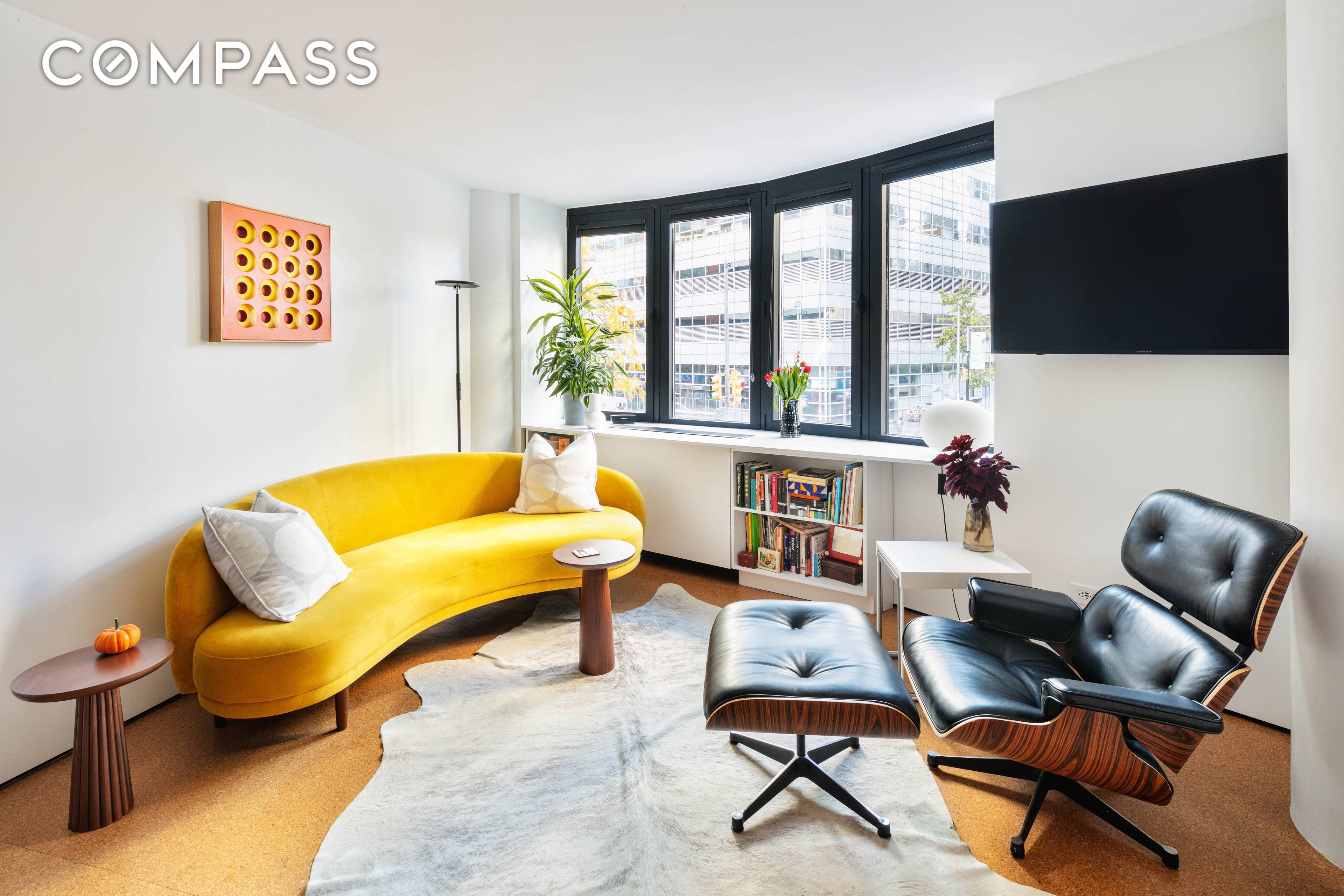 A turn key condo in TriBeCa s most convenient southern tip Greenwich between Warren amp ; Murray streets.