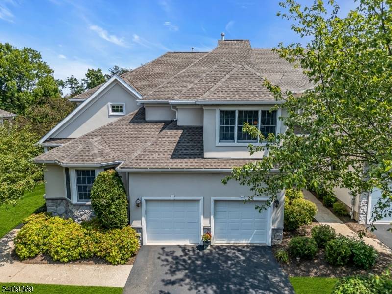 RARE OPPORTUNITY FOR CONVENIENT LUXURY LIFESTYLE IN THE HIGHLY SOUGHT AMHERST MEWS COMMUNITY IN THE HILLS !