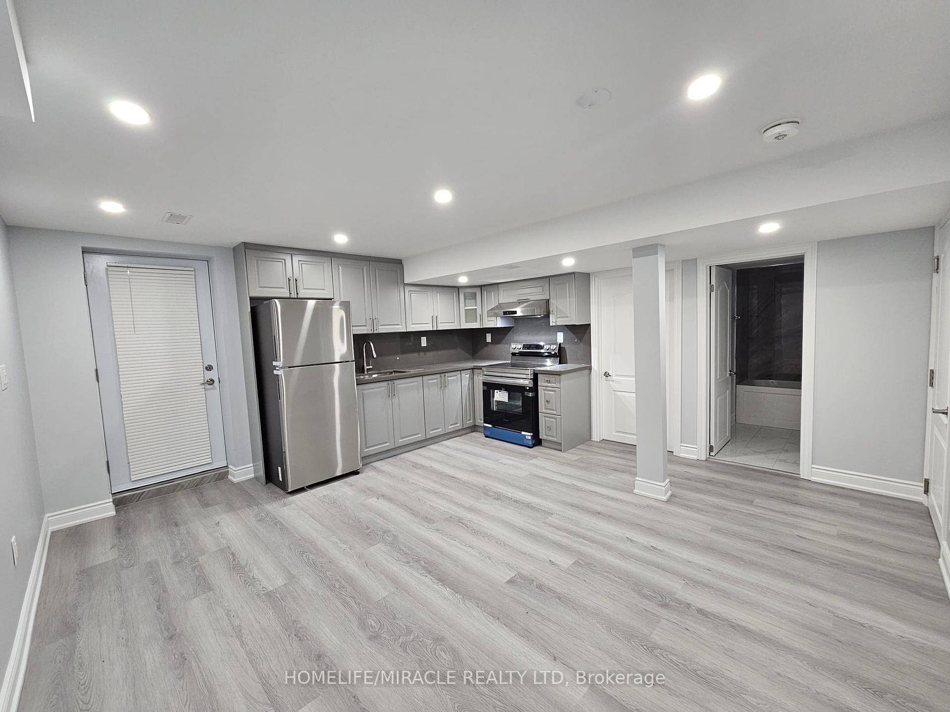 Ideal Mississauga Location !