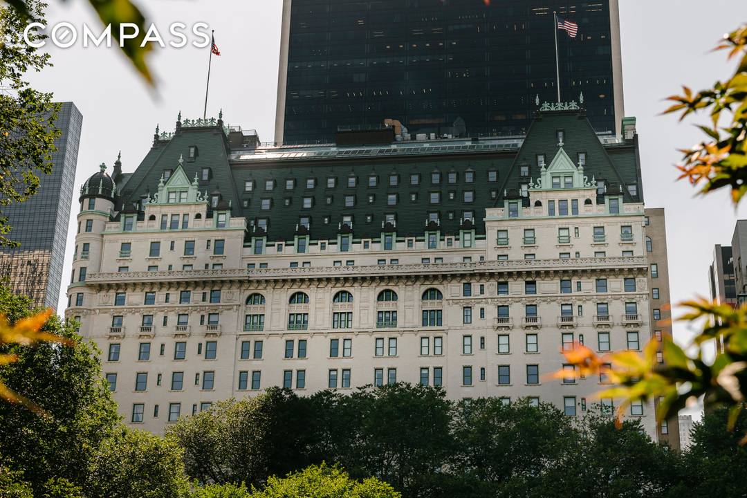 The Plaza Private Residence 1801 is a one of a kind masterpiece, distinguished by 13 windows overlooking Central Park with rare north and west exposures.