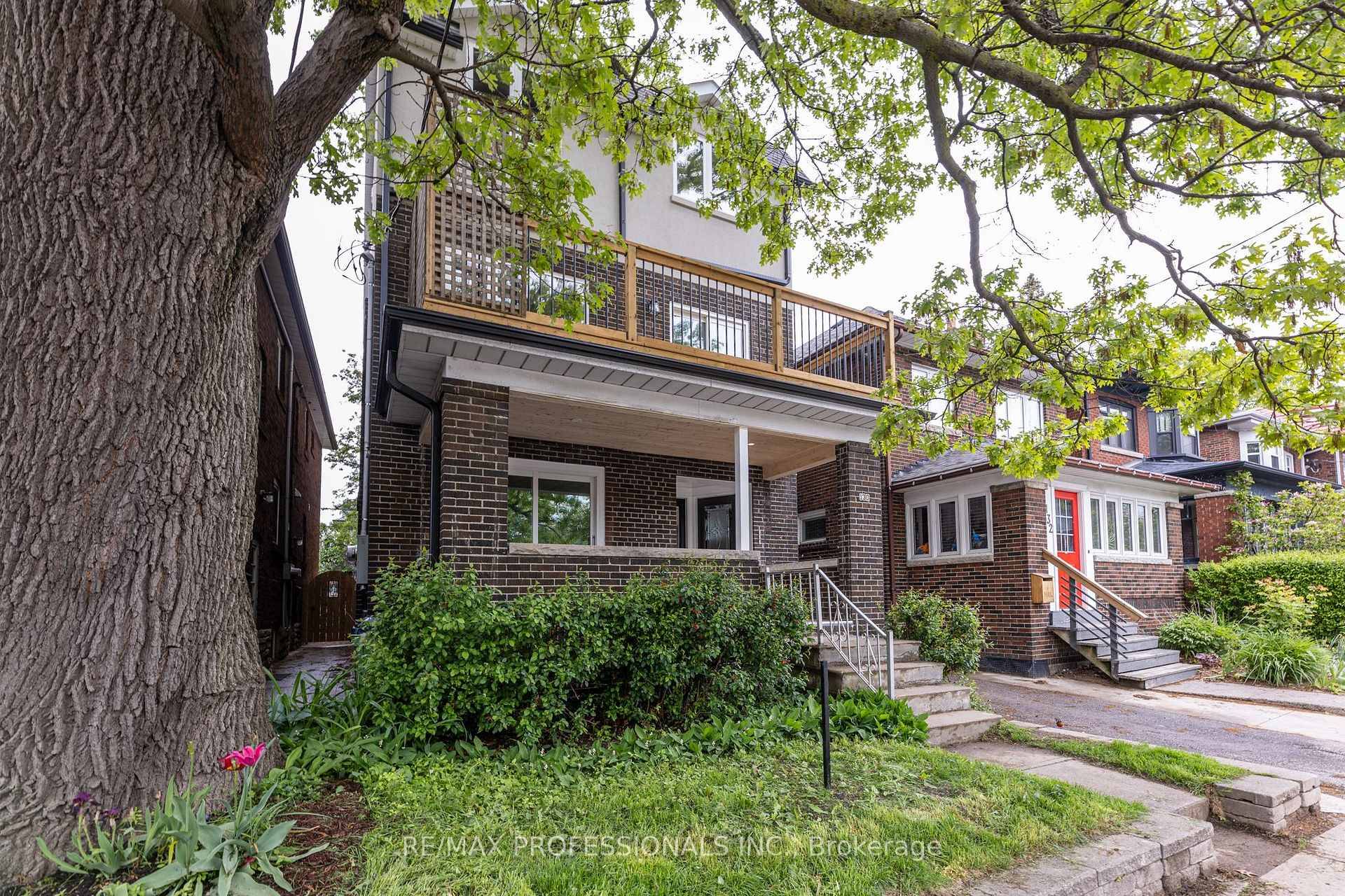 Welcome to the top ! Be the first to call this brand new apartment home, just minutes from Bloor !