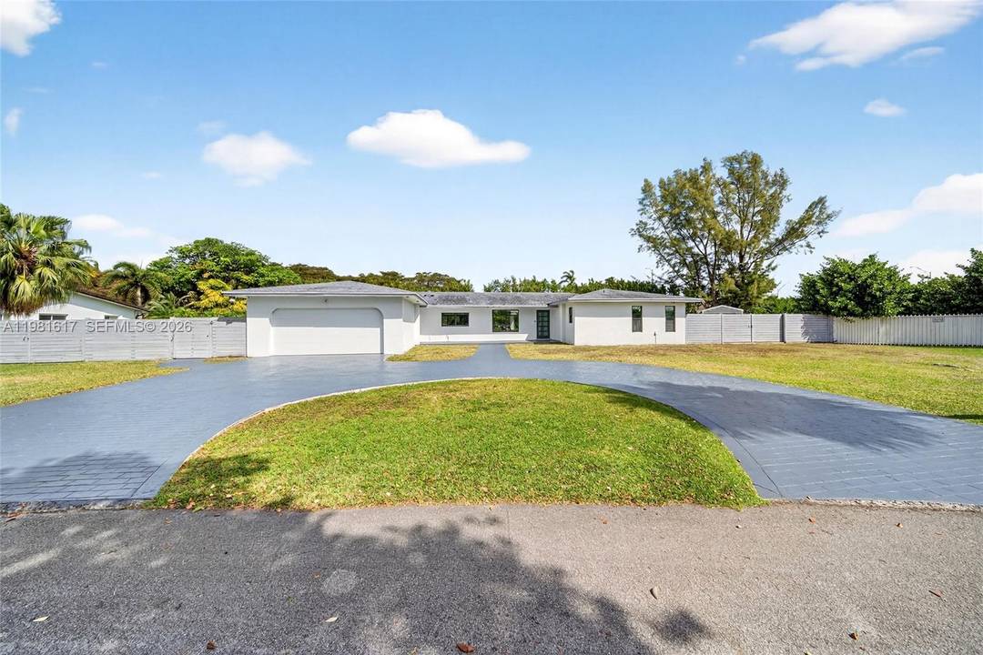 A Turn Key Luxury Estate in Pine Meadows Estates Opportunities like this rarely come to market.