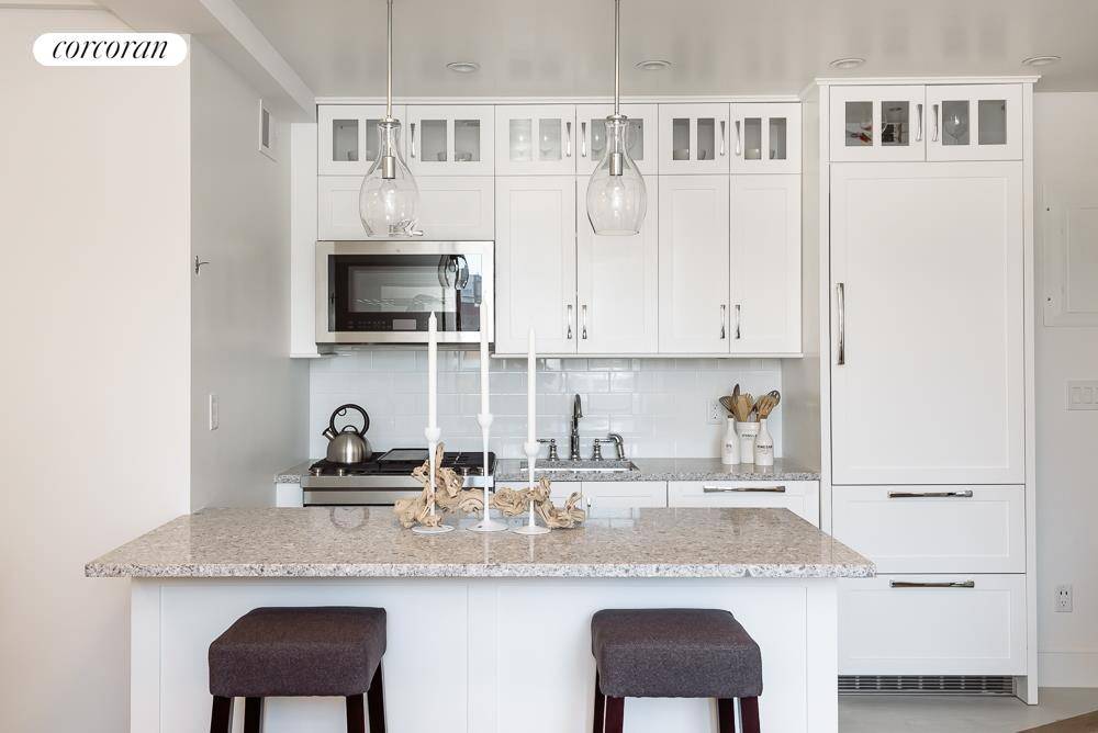 Renovated One Bedroom Park Block Condo with Open Views !