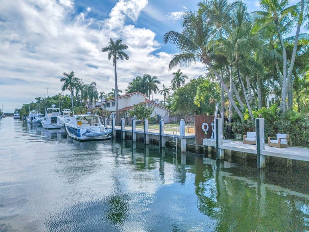 Nestled in the heart of Las Olas in Fort Lauderdale, this modern bungalow plus guest house is situated on a prime 100 waterfront lot with deep water canal, no fixed ...