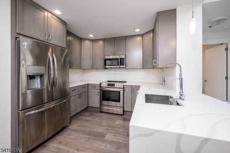 Welcome to a beautiful Re done and fully updated renovated in 2022 unit 1214 located in a fantastic commuter's dream location right across the street from the train station, with ...