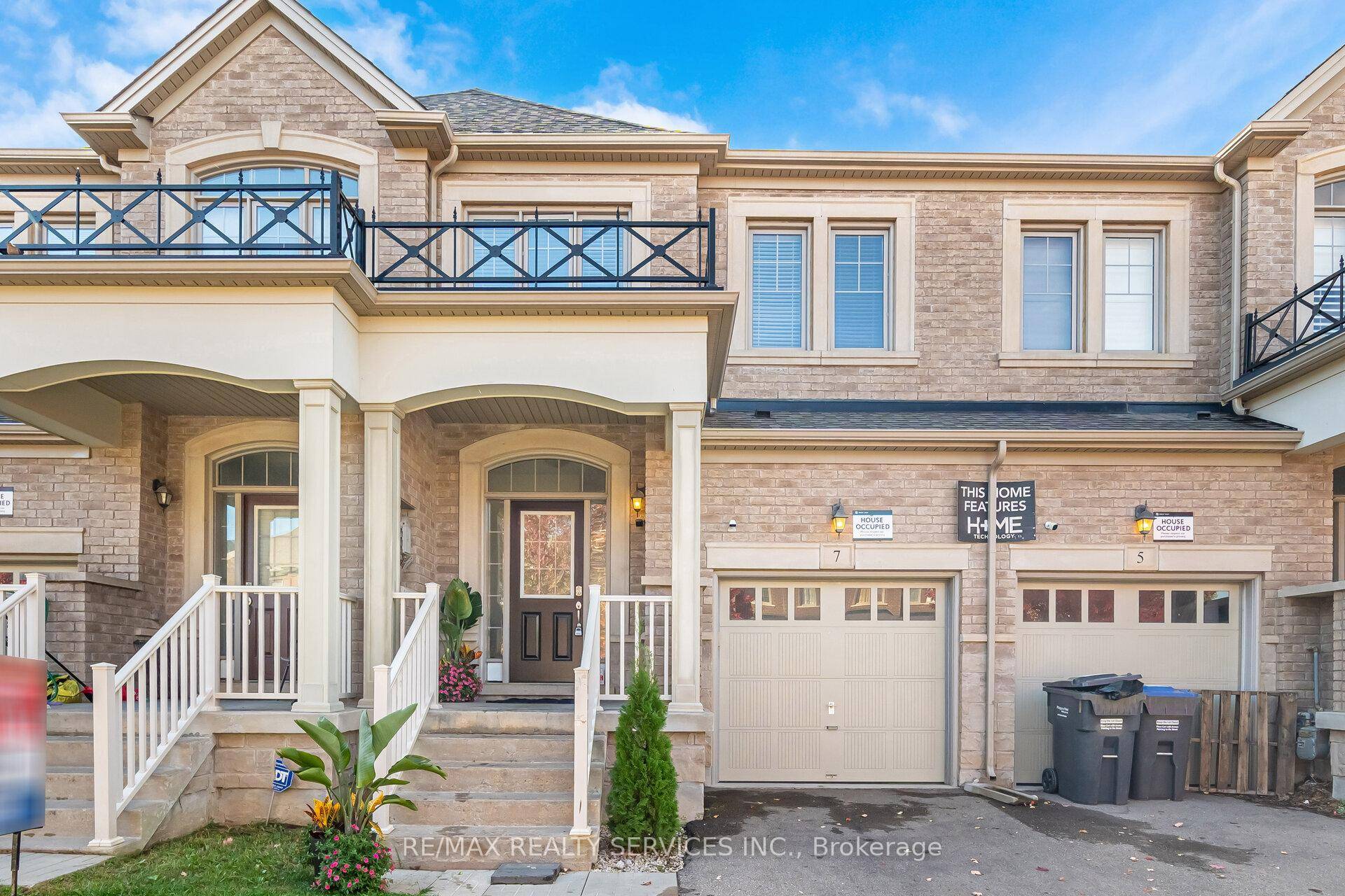 Absolutely Gorgeous Town Home On The Mississauga Border Near Financial Dr With Hardwood T O Main, A Modern Espresso Kitchen Cabinetry With Granite Countertops Stainless Steel Appliances Pot Lights amp ...