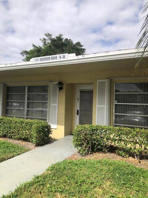 First floor.. move in condition villa on a quiet cul de sac.