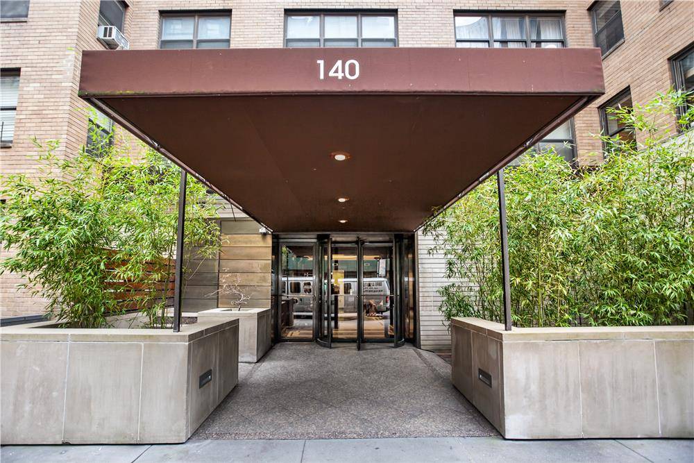 Great 1 BR CONDO in the heart of midtown close to everything !