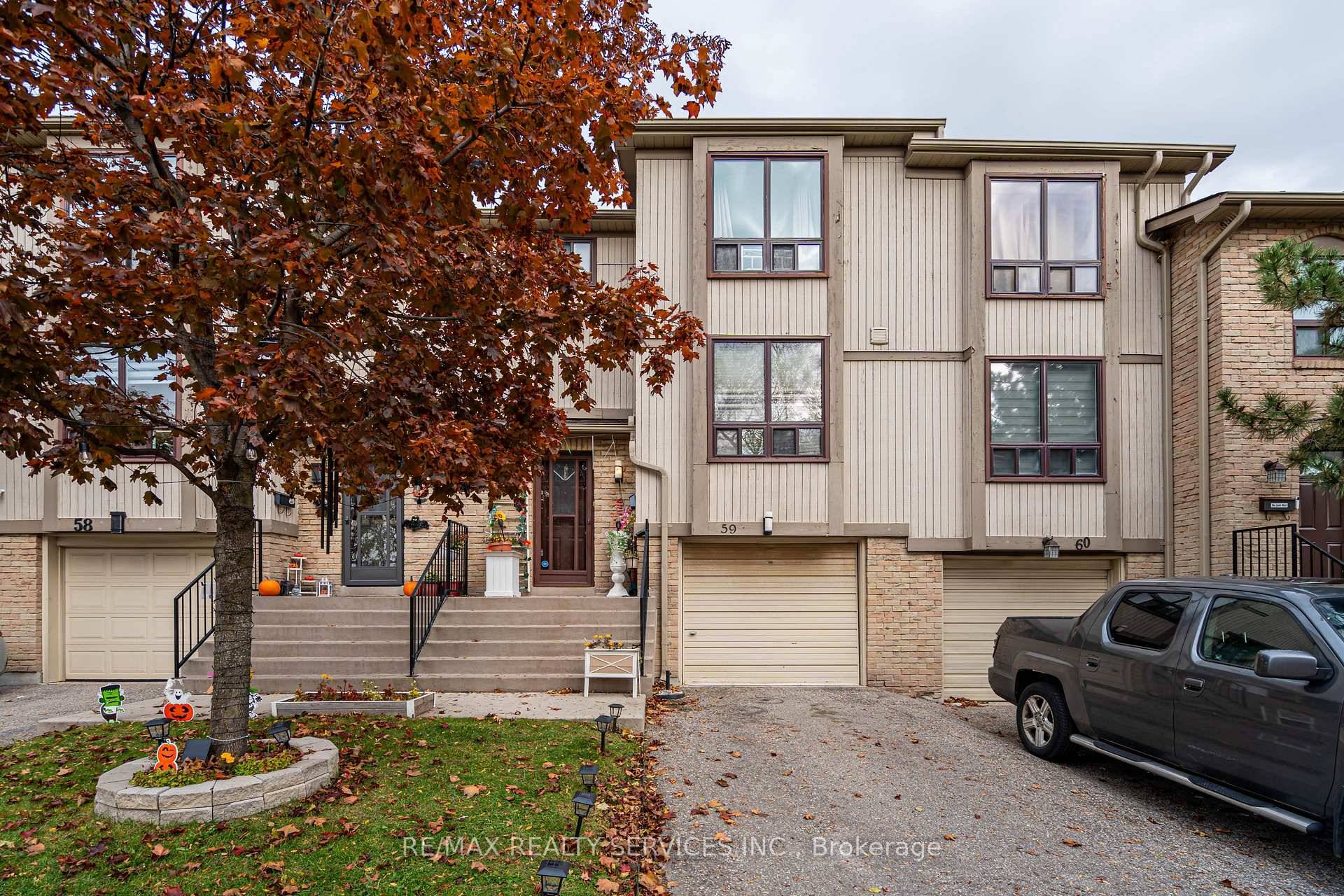 Welcome to this beautiful 3 storey townhouse located in one of Brampton's most sought after neighborhoods !