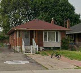 Location, Location ! Bright and spacious 2 bedroom lower unit in the highly sought after Wexford Maryvale community.