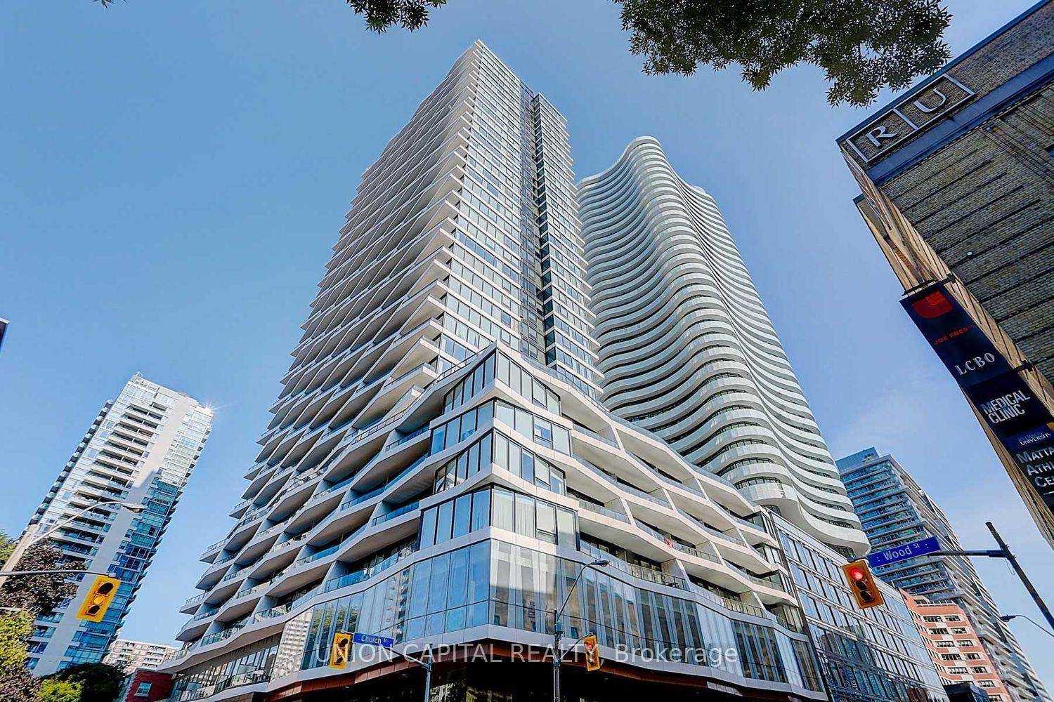 Fabulous And Bright 1 Bedroom Den In Sought After Downtown Toronto.