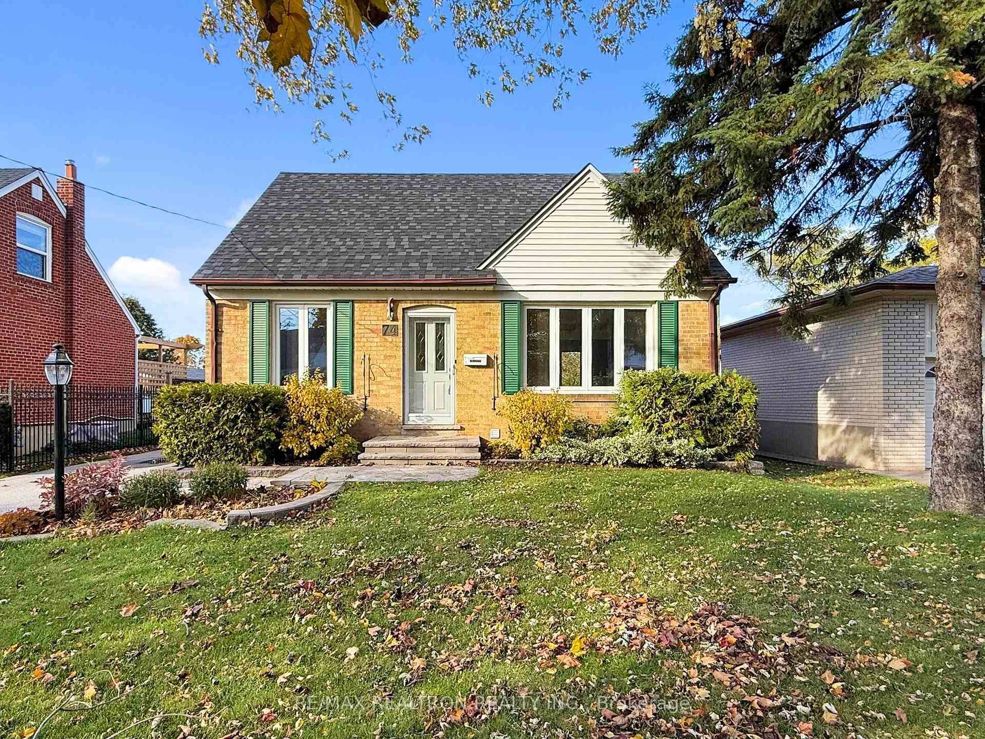 Welcome to a distinguished and rare find in one of Newton brook West's most desirable pockets, 1 1 2 storey detached home meticulously nestled on a premium 50 132 ft ...