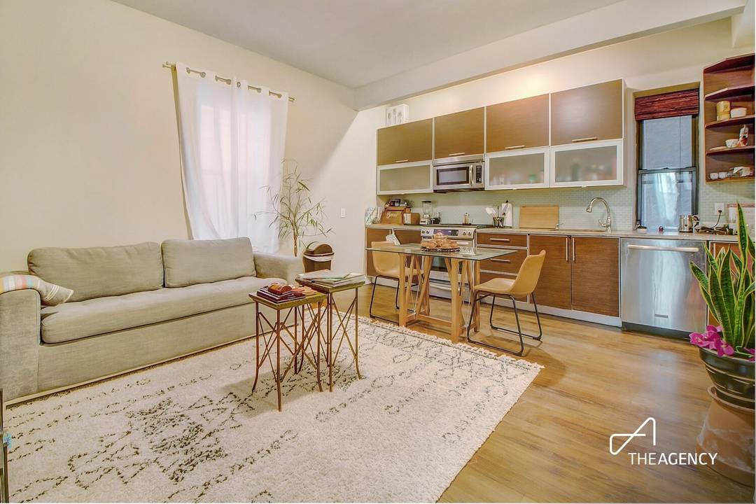 Exceptional Corner 1 Bedroom with In Unit Washer Dryer amp ; Low Carrying Costs An Outstanding Value in South Harlem This spacious and sun filled one bedroom residence offers smart ...