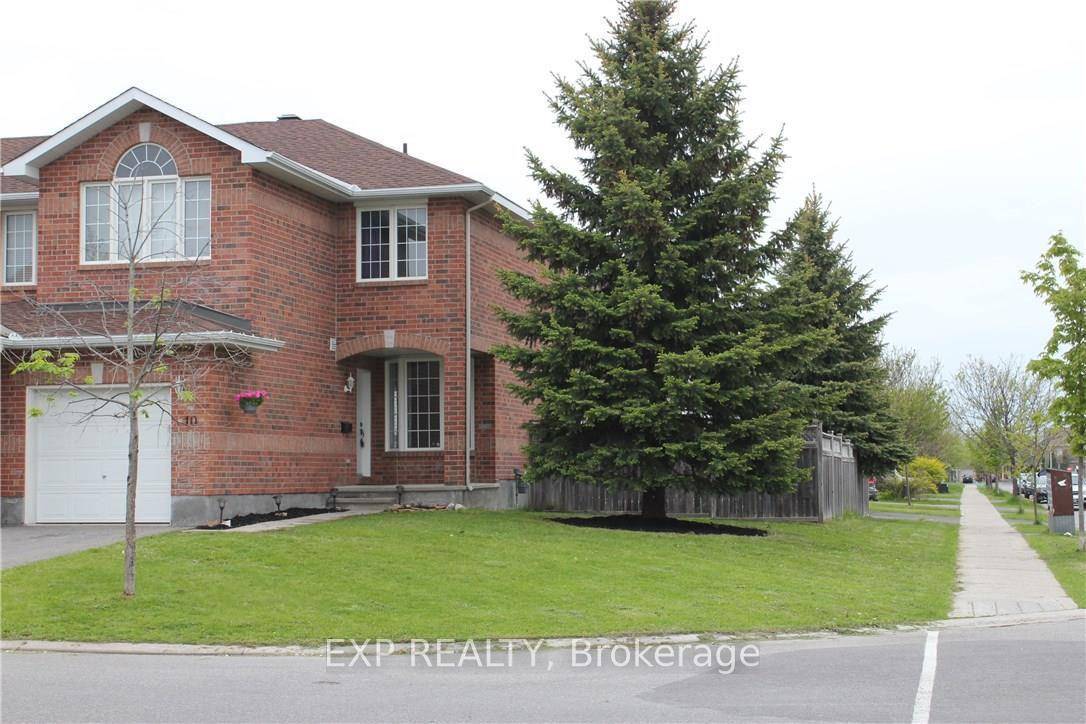 Absolutely lovely, quality built END UNIT townhome situated on an oversized CORNER LOT in the sought after neighbourhood of Morgans Grant !
