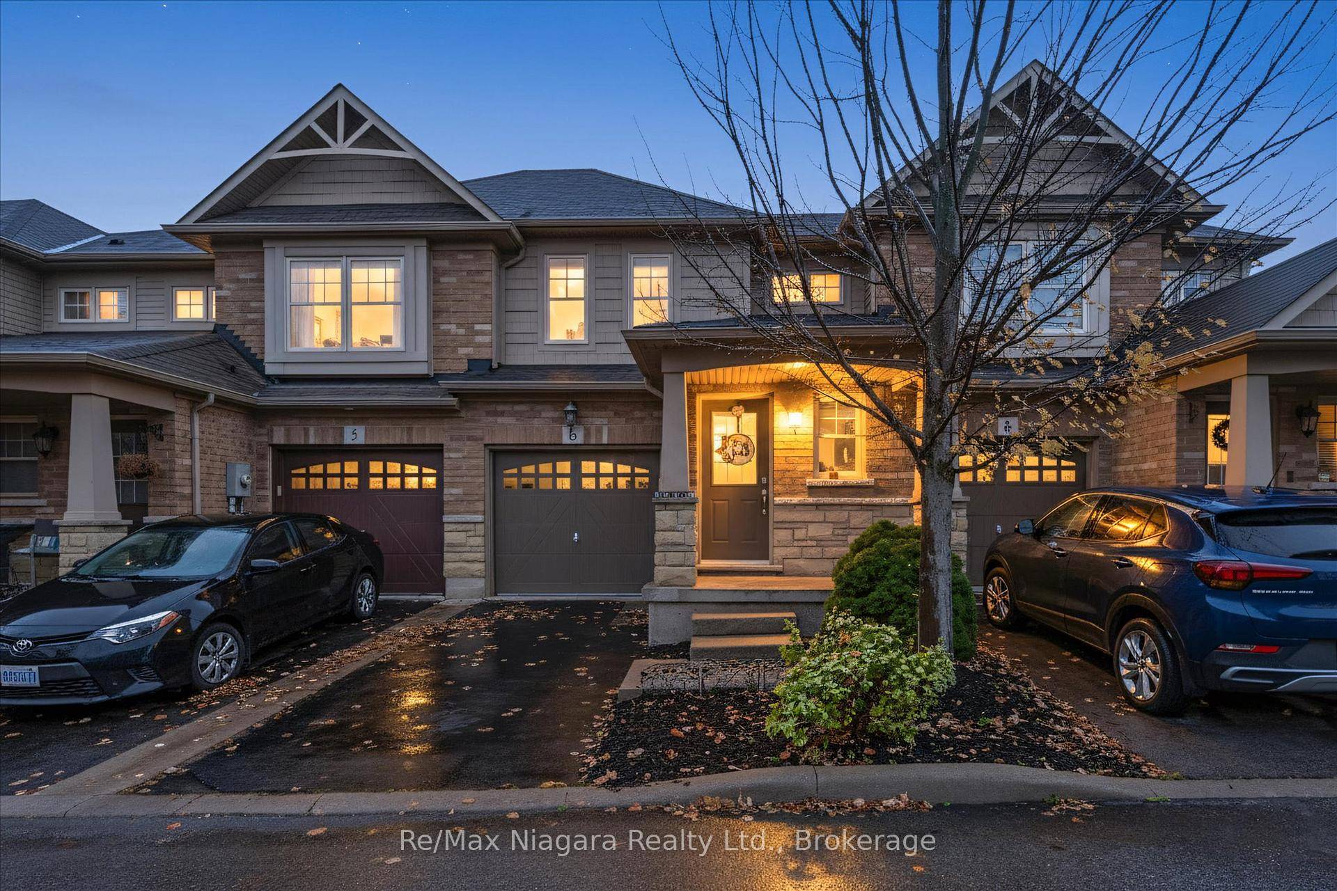 Exceptional and adorable two story townhome in Binbrook, Ontario, offering family friendly living !