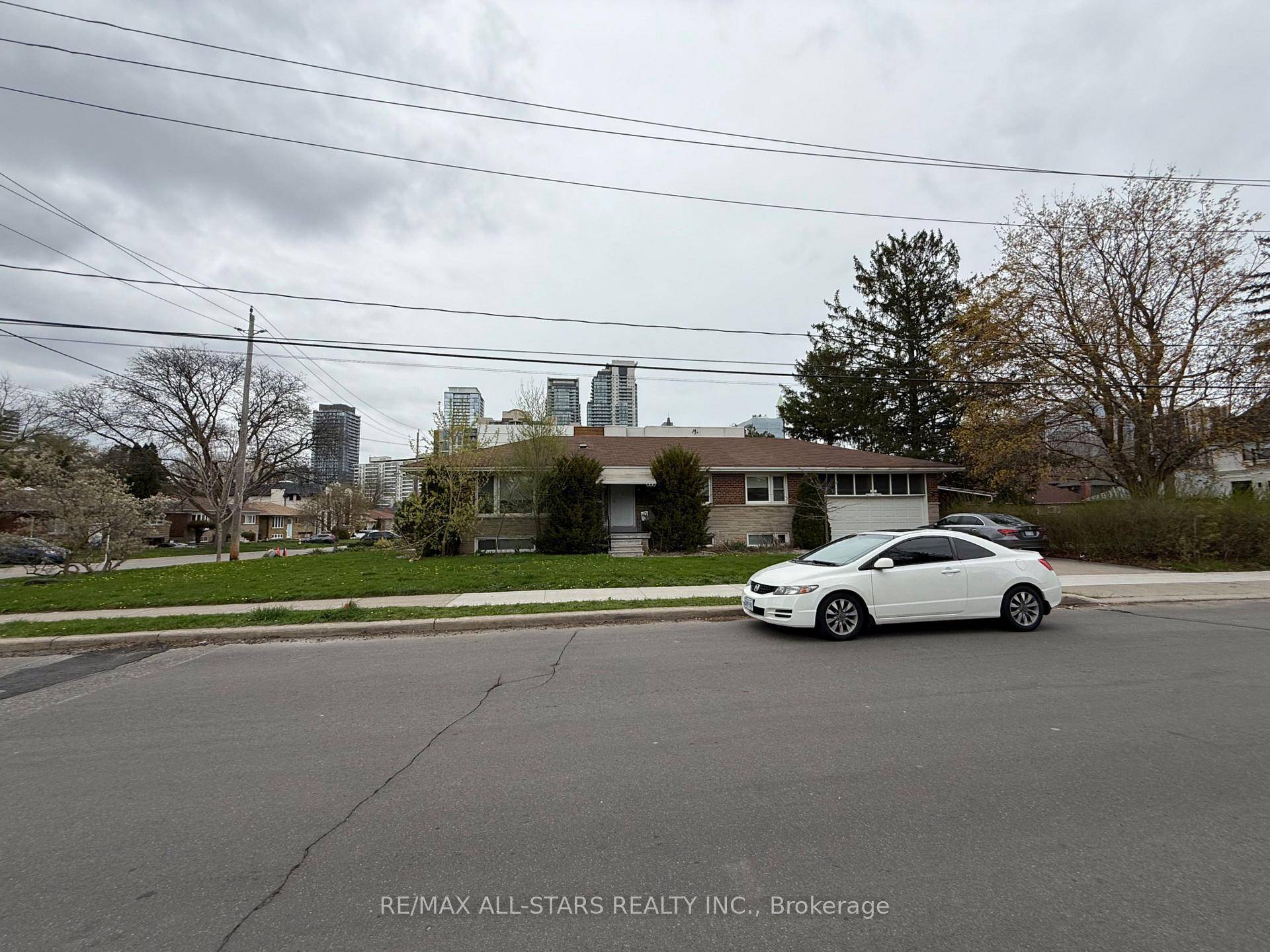 For Sale 105 Betty Ann Drive, Toronto Willowdale West Detached Bungalow 50' x 135' Lot 2 Car Built In Garage Private DriveBeautifully maintained detached bungalow situated in the highly sought ...