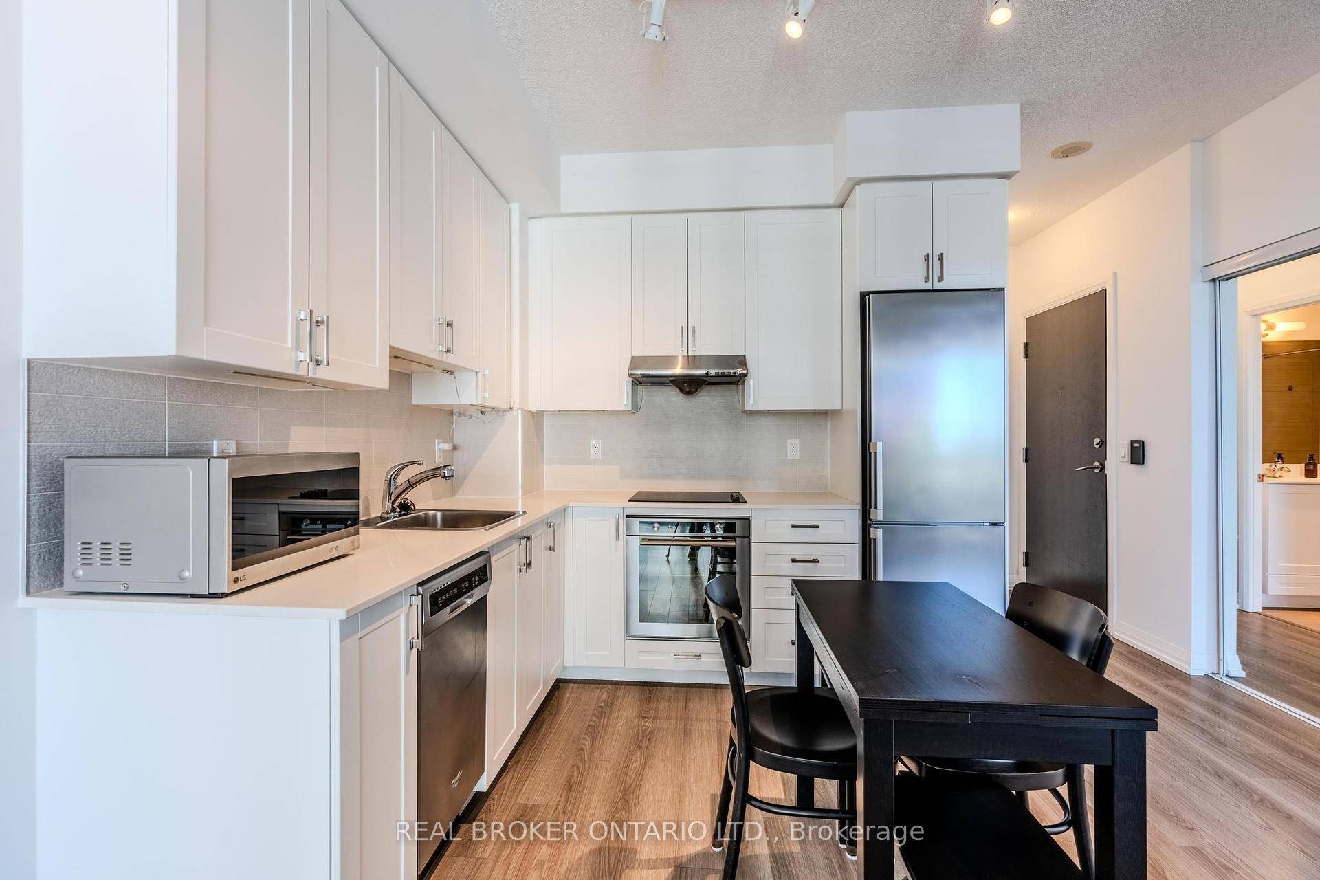 For Rent this beautifully maintained 1 bedroom, 1 bathroom Condo unit located in the Alto at Atria Building by Tridel, where luxury, comfort, and convenience meet in one of North ...