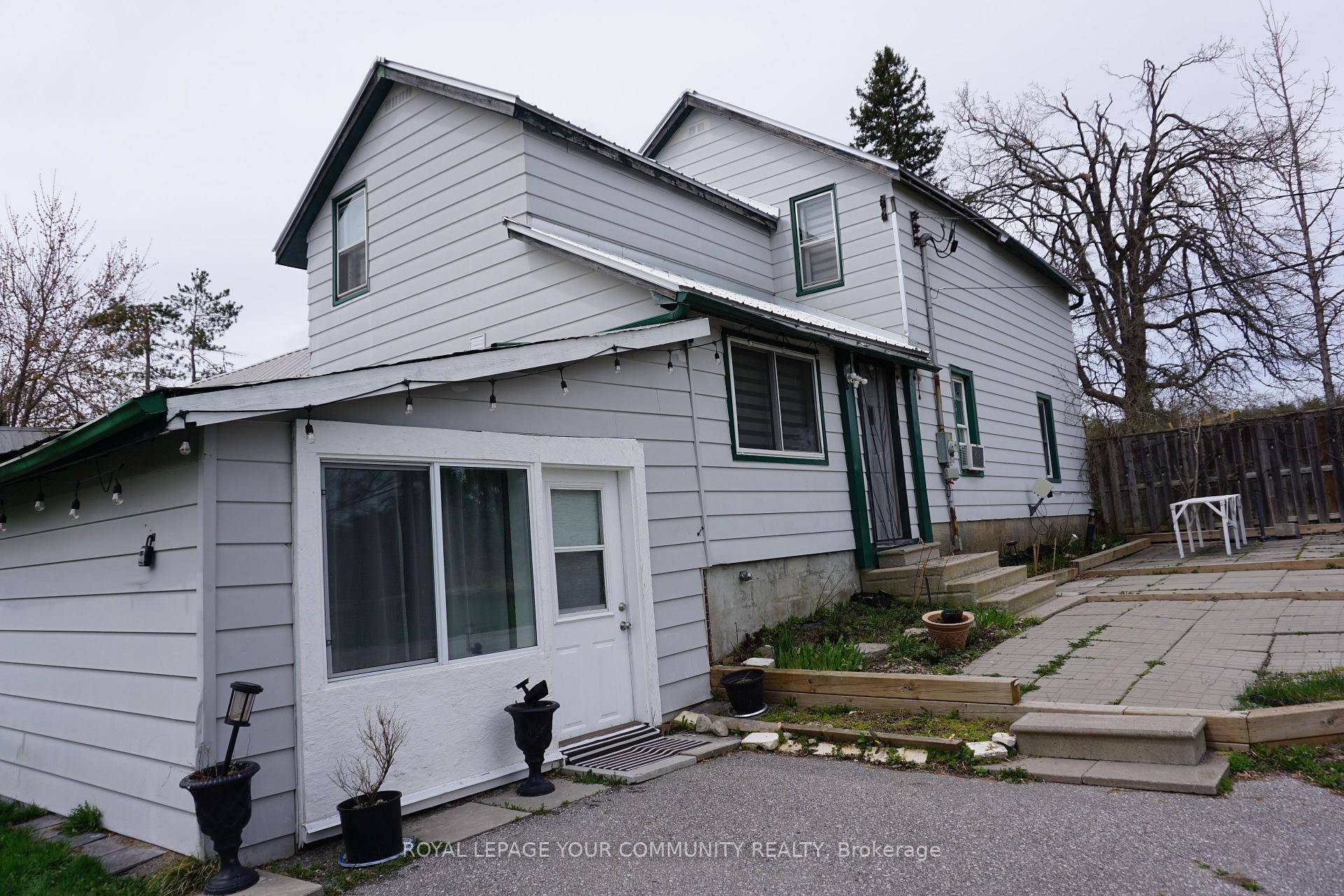 Spacious 6 1 Bedroom Home on 1.