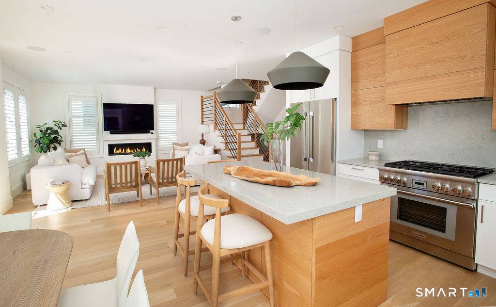 New 2024 Detached Townhouse That Lives Like a Single Family Walk to Town Train Quiet Cul de Sac.