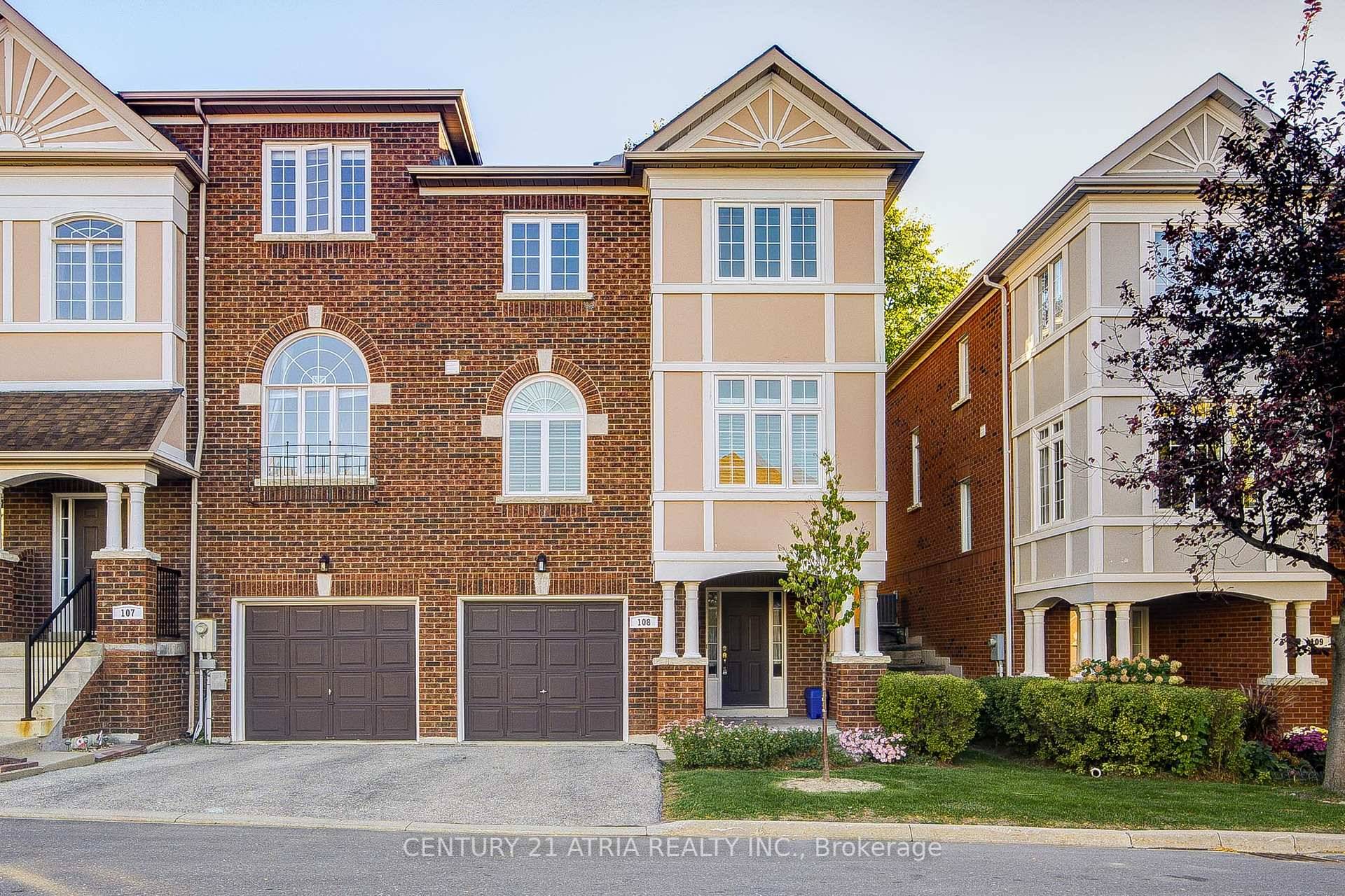 A Stunning, Bright and Spacious executive 3 bedrooms Acorn Town house.