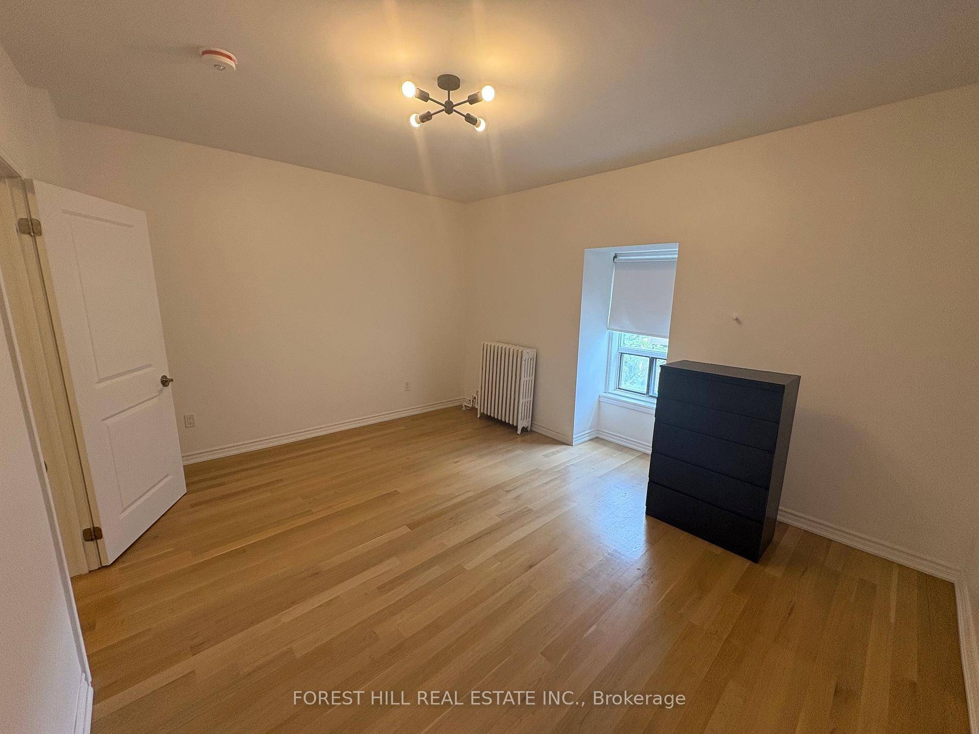 Live in the heart of one of Toronto's most vibrant neighbourhoods !