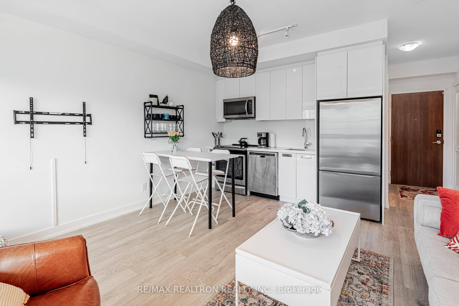 Harbour Flat with Stunning Sunset Views amp ; Resort Style Living Experience lakefront luxury at Friday Harbour with this beautifully appointed 1 1 bedroom Harbour Flat, where the den complete ...
