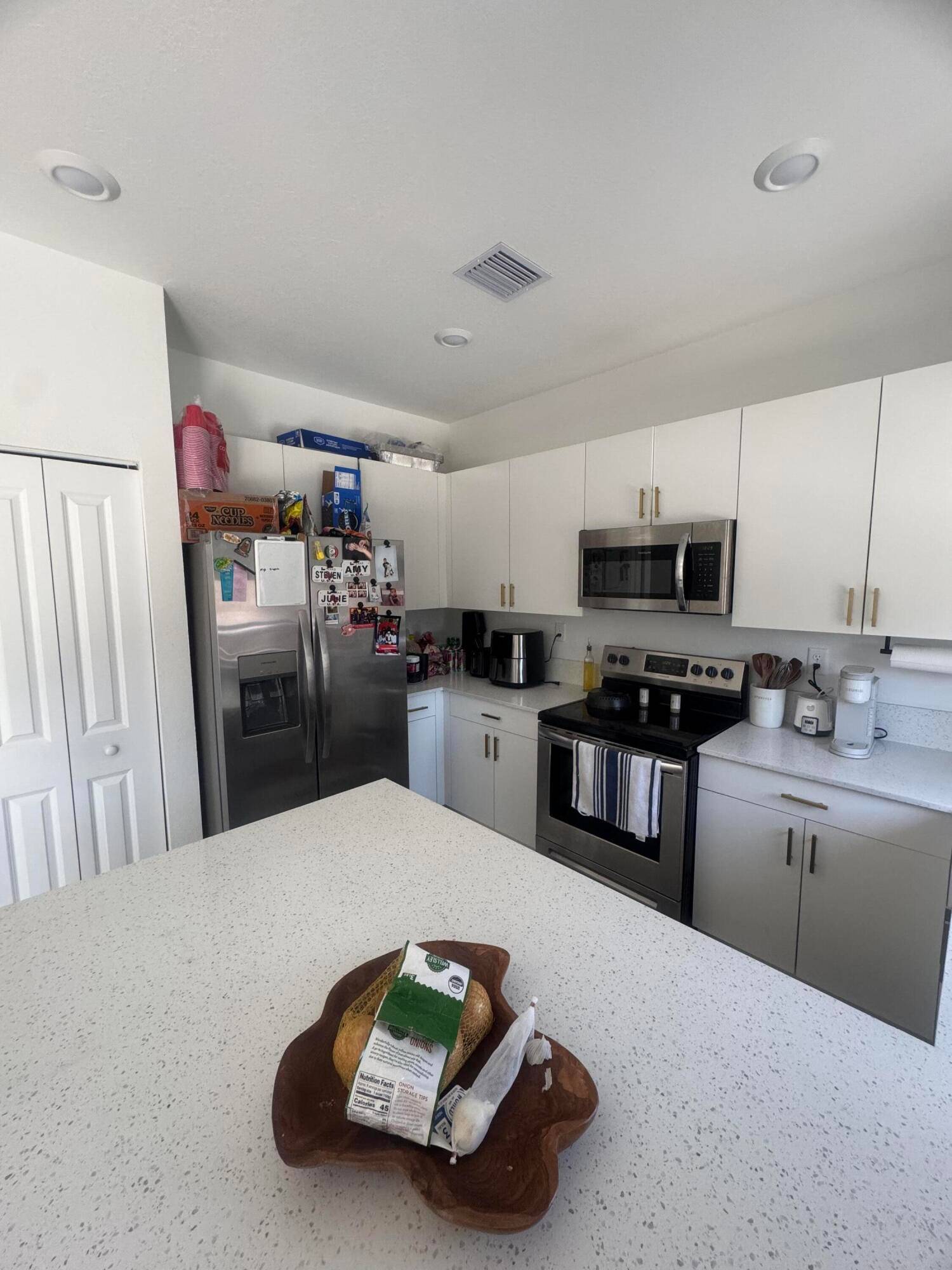 An Impeccable Like New Two Story Townhome !