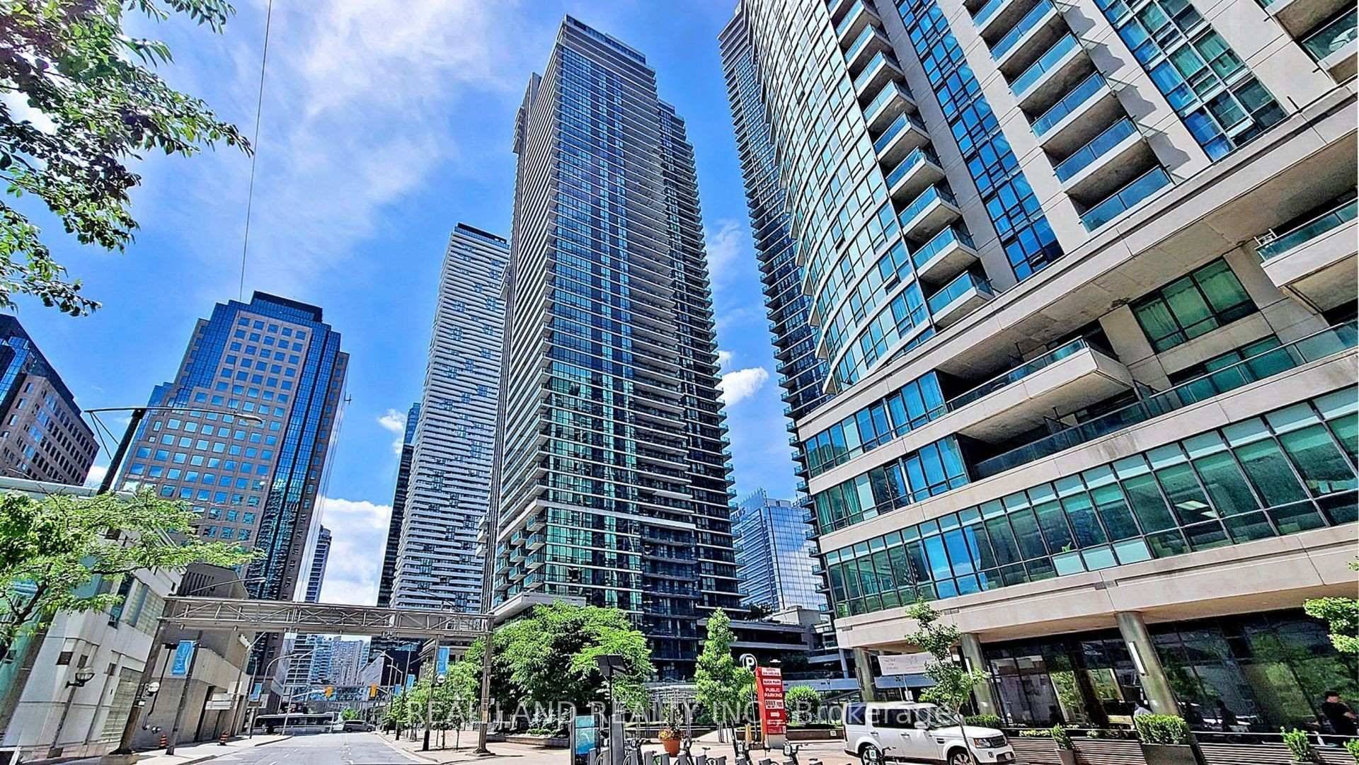 Stylish recently renovated southeast 2 Den corner unit with stunning Lake and City views with 2 Car Parking and 1 super big Locker Room.