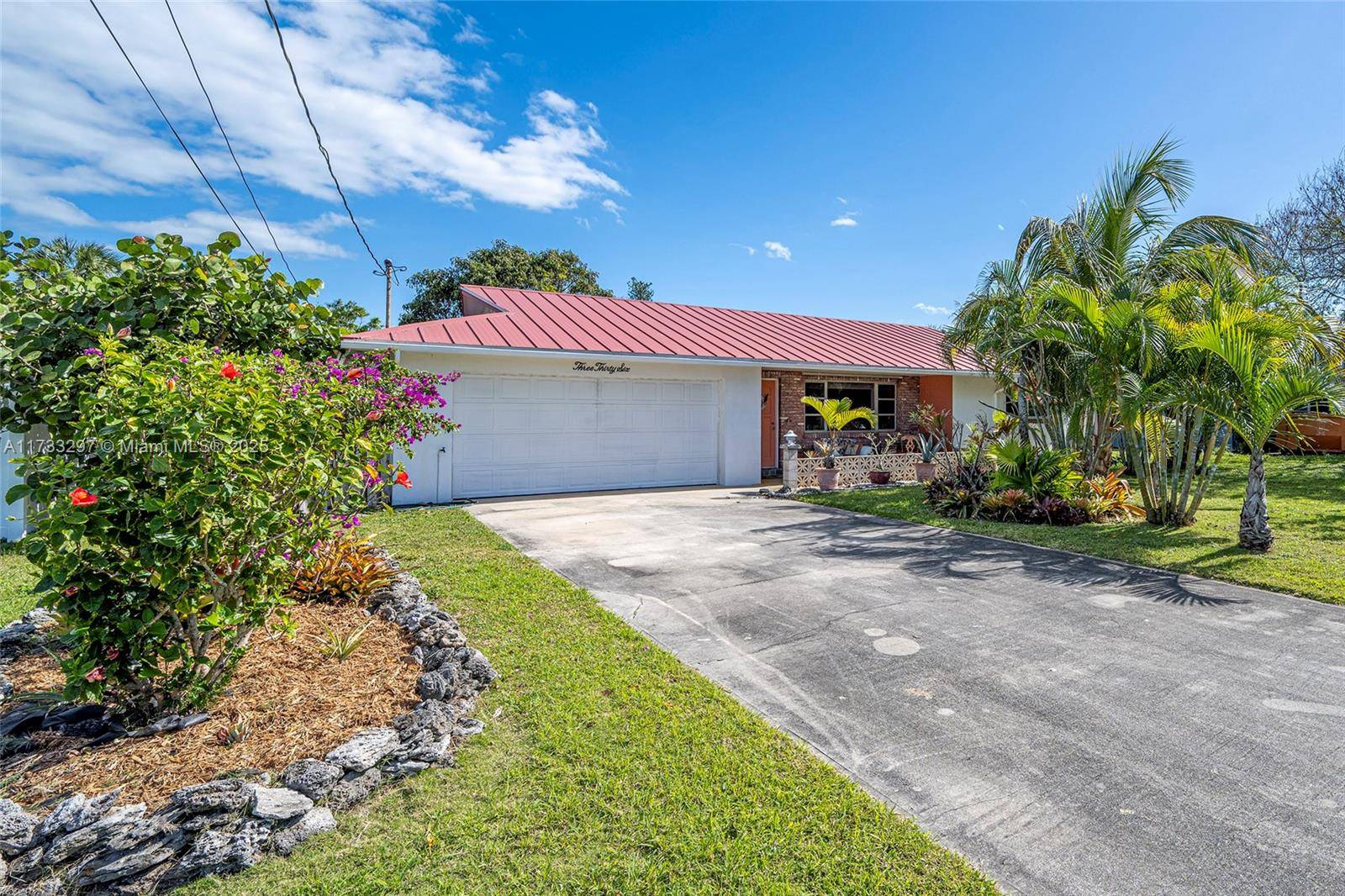 Location ! Enjoy all the amenities of Island life, 2 blocks from the beach, fishing amp ; eateries.