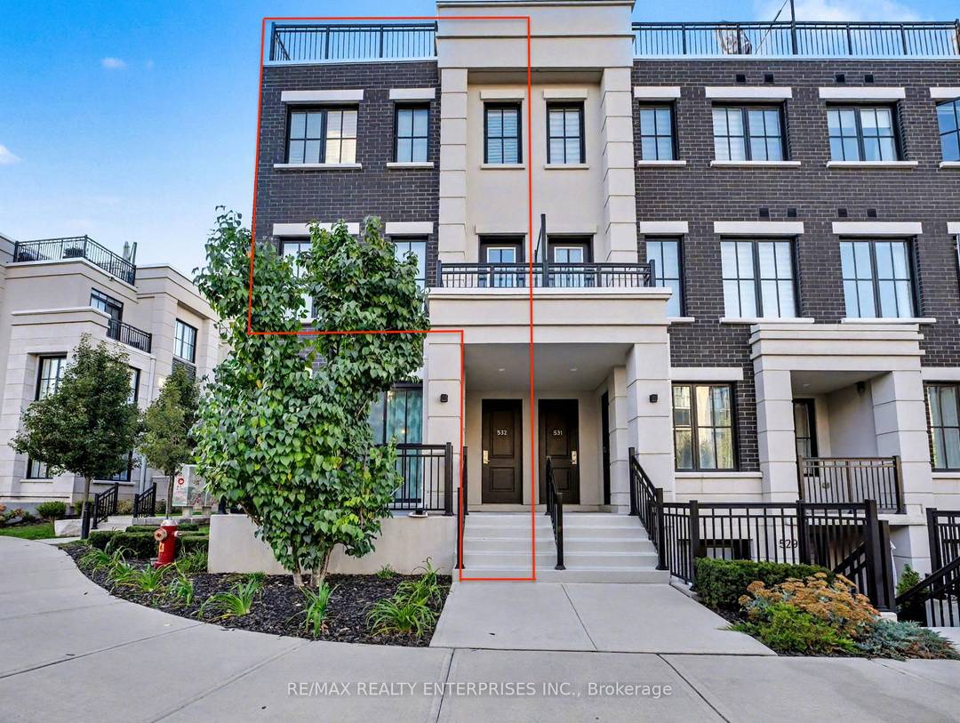 Rare Corner End Unit In Mineola !