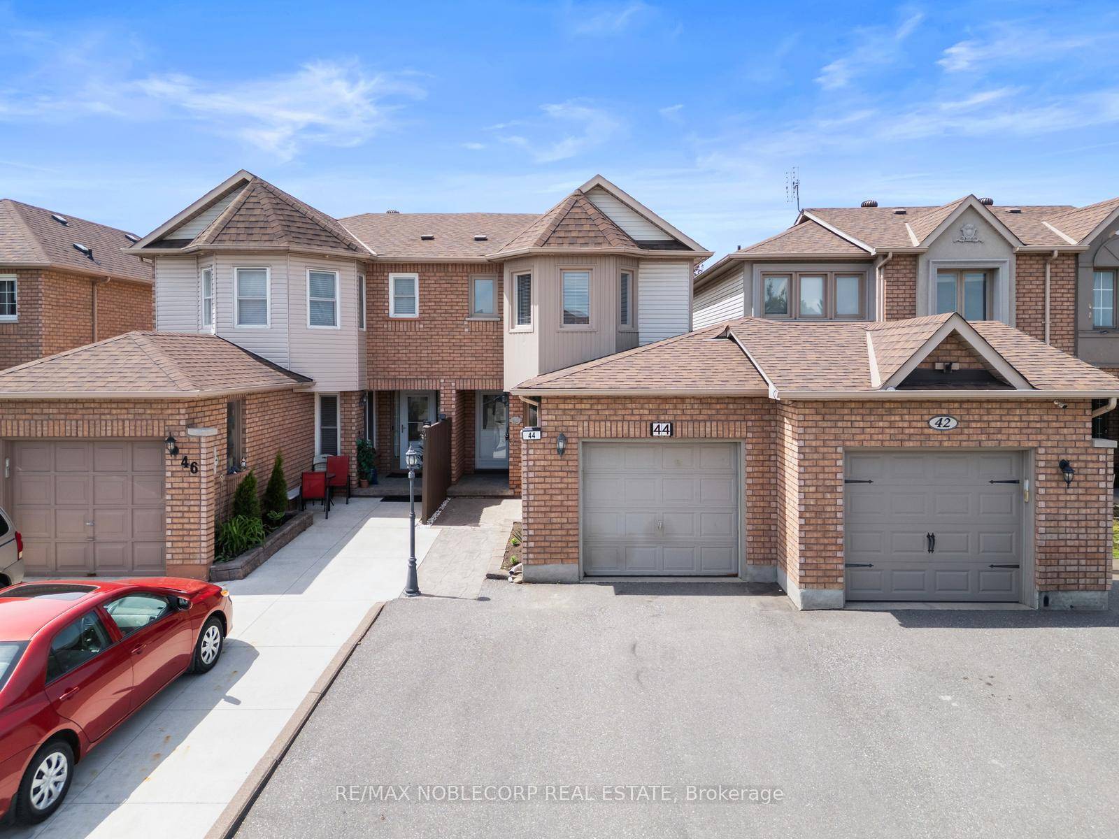 Welcome to 44 Hanton Cres in the heart of the desirable South Bolton Community.