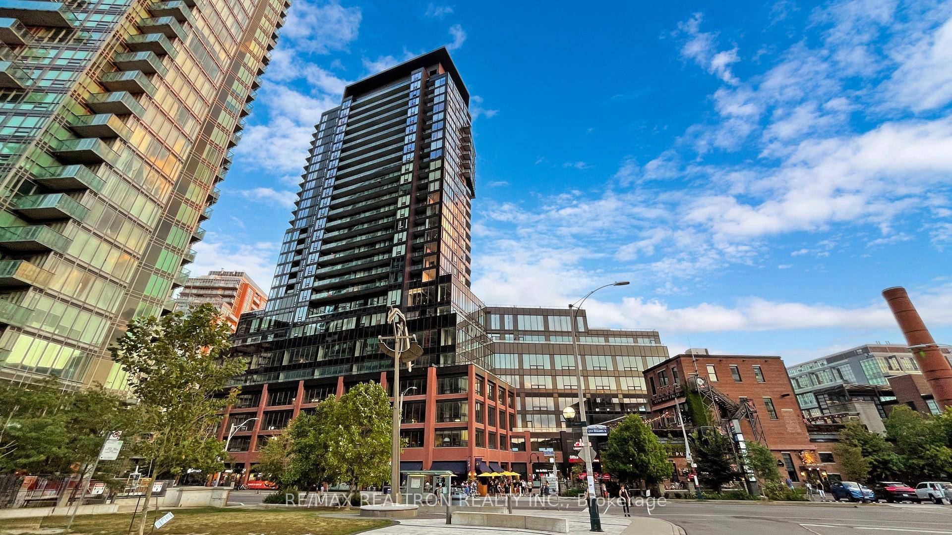 Gorgeous Two Bedrooms Unit With Lake View On Master Bedroom amp ; Living Room, 754 Sqft Floor To Ceiling Unobstructed View.
