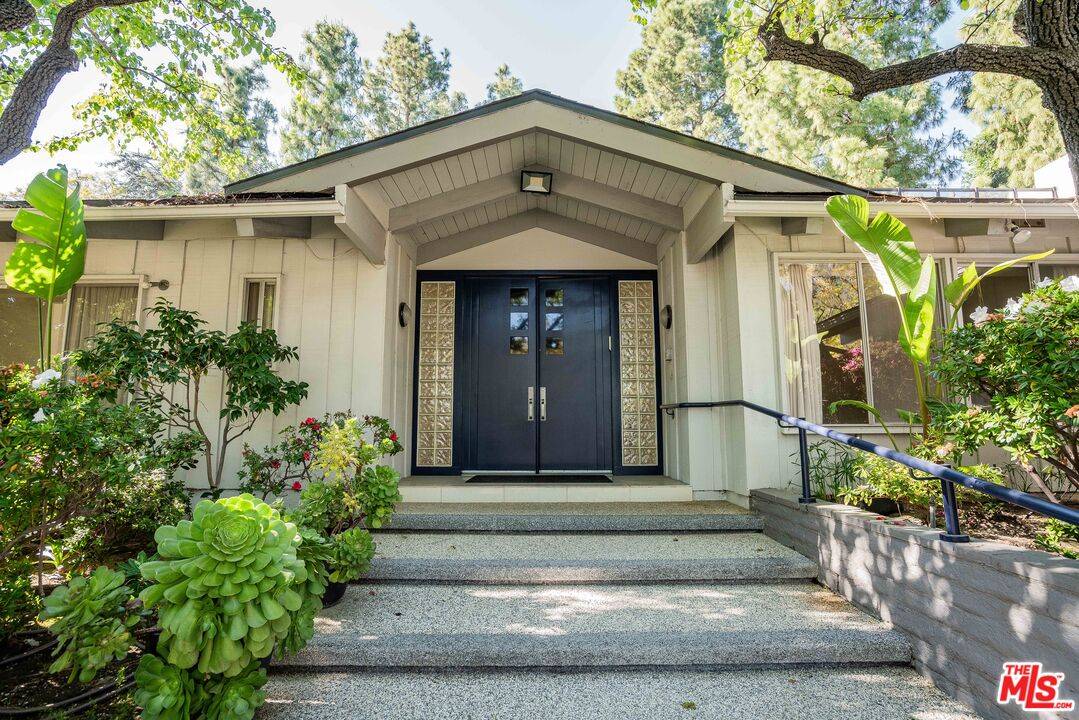811  N Hillcrest Rd 5BR Beverly Hills Post Office | B.H.P.O. La