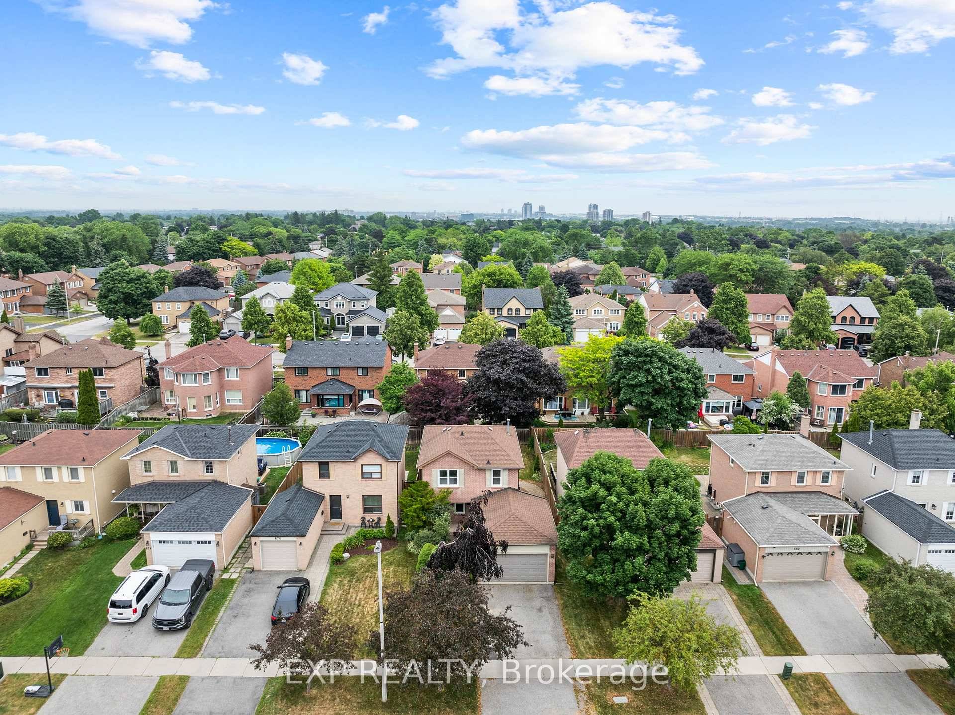 This beautifully updated 3 bedroom, 3 bathroom home offers the perfect blend of comfort and convenience in one of Pickerings most sought after neighbourhoods.