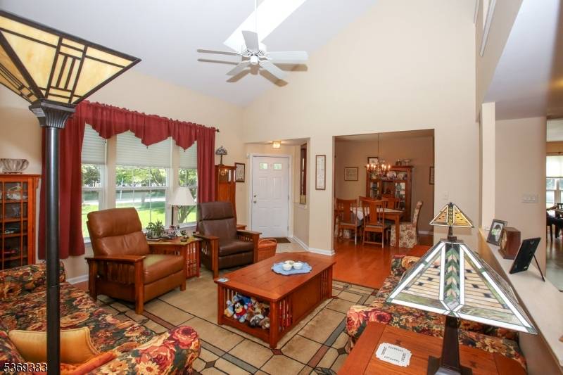 Welcome Home ! Best Opportunity to live in the desirable Community of Season's Glen in Mt.