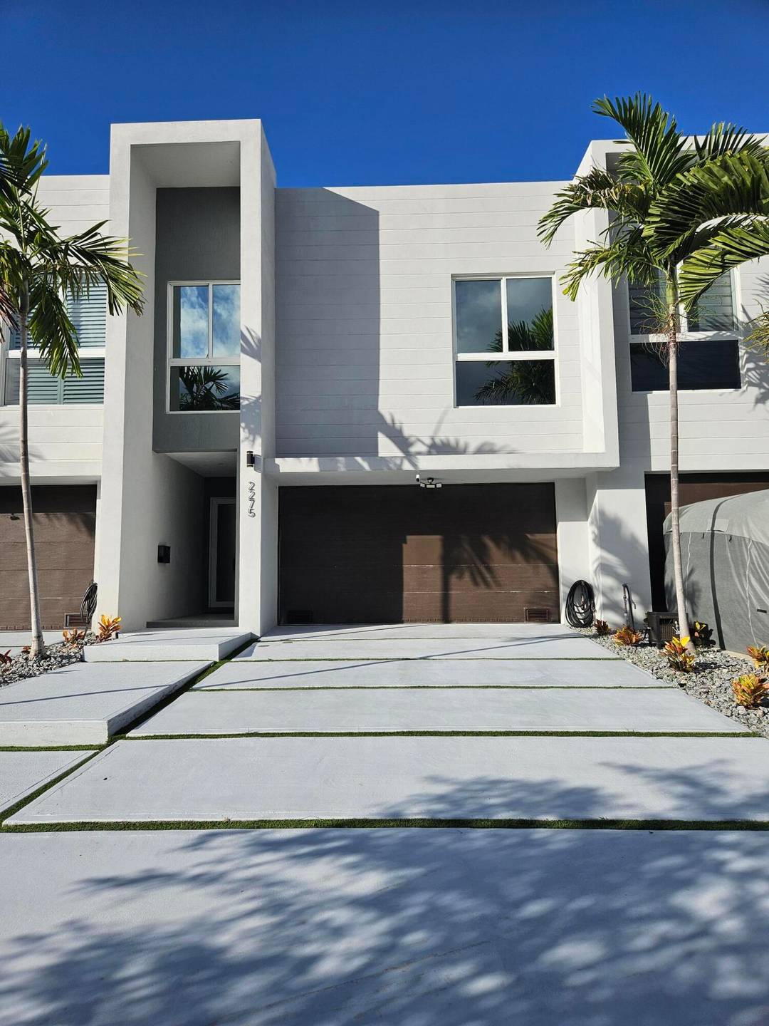 Contemporary Luxury Living in the Heart of Pompano Beach Experience sophisticated coastal living in this stunning 2023 built, modern townhouse.